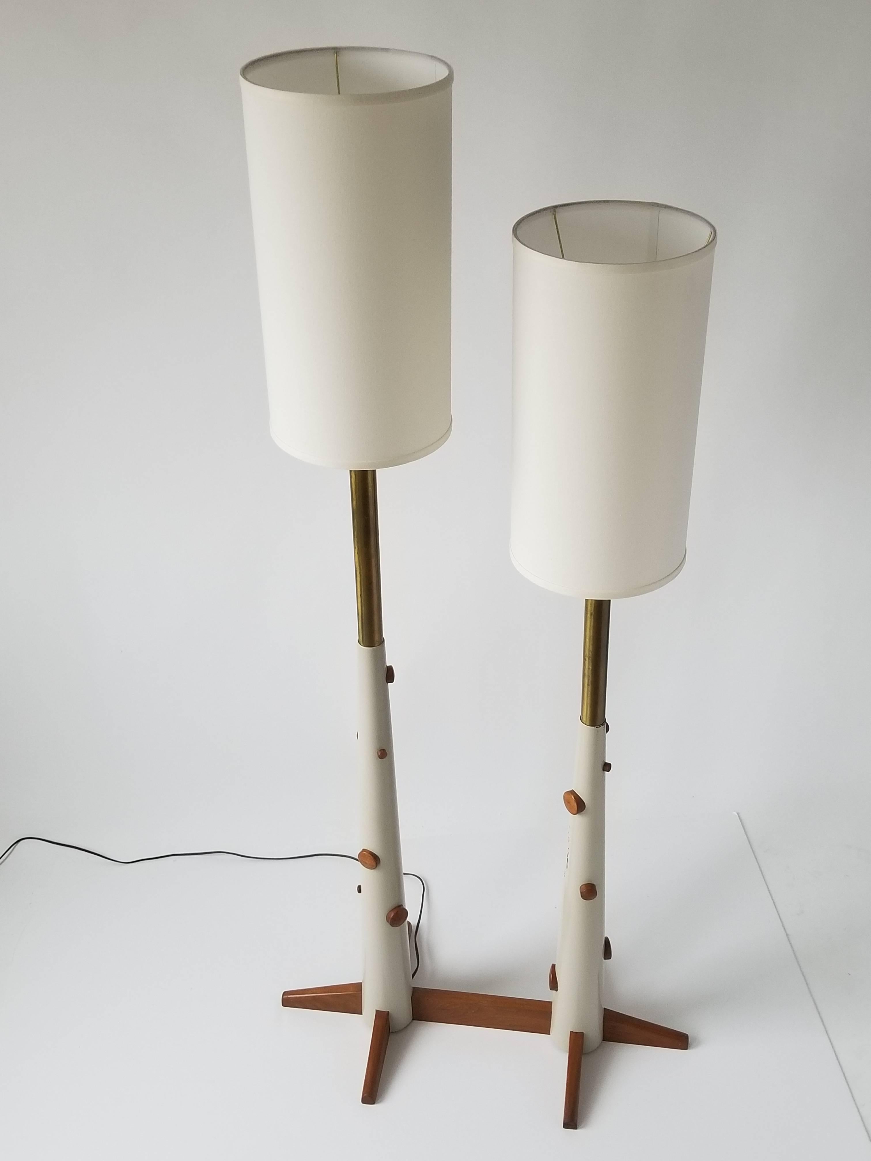 Mid-20th Century 1960s Twin Pole Floor Lamp in Lacquered Wood and Brass , USA