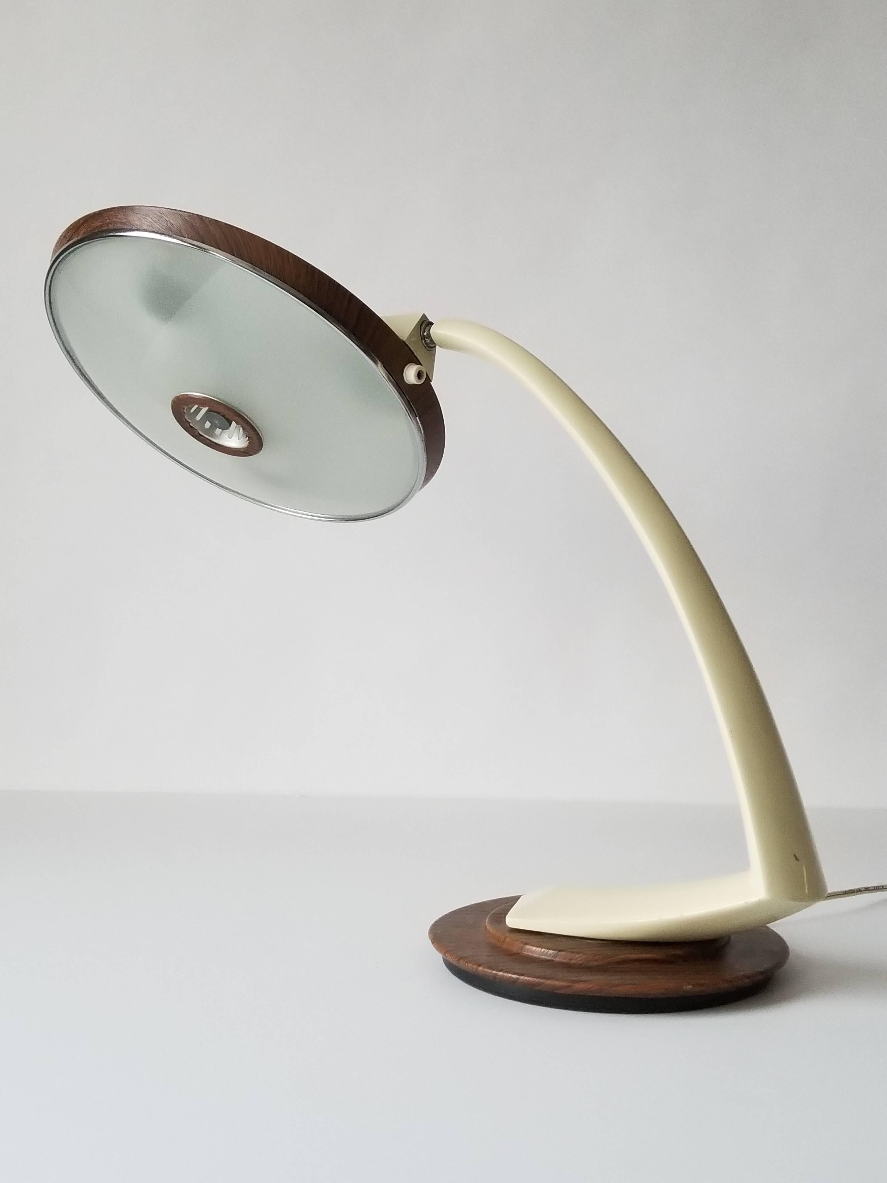 1960s Fase ' Boomerang '  Wood Grain Texturized  Table Lamp, Spain In Good Condition In St- Leonard, Quebec