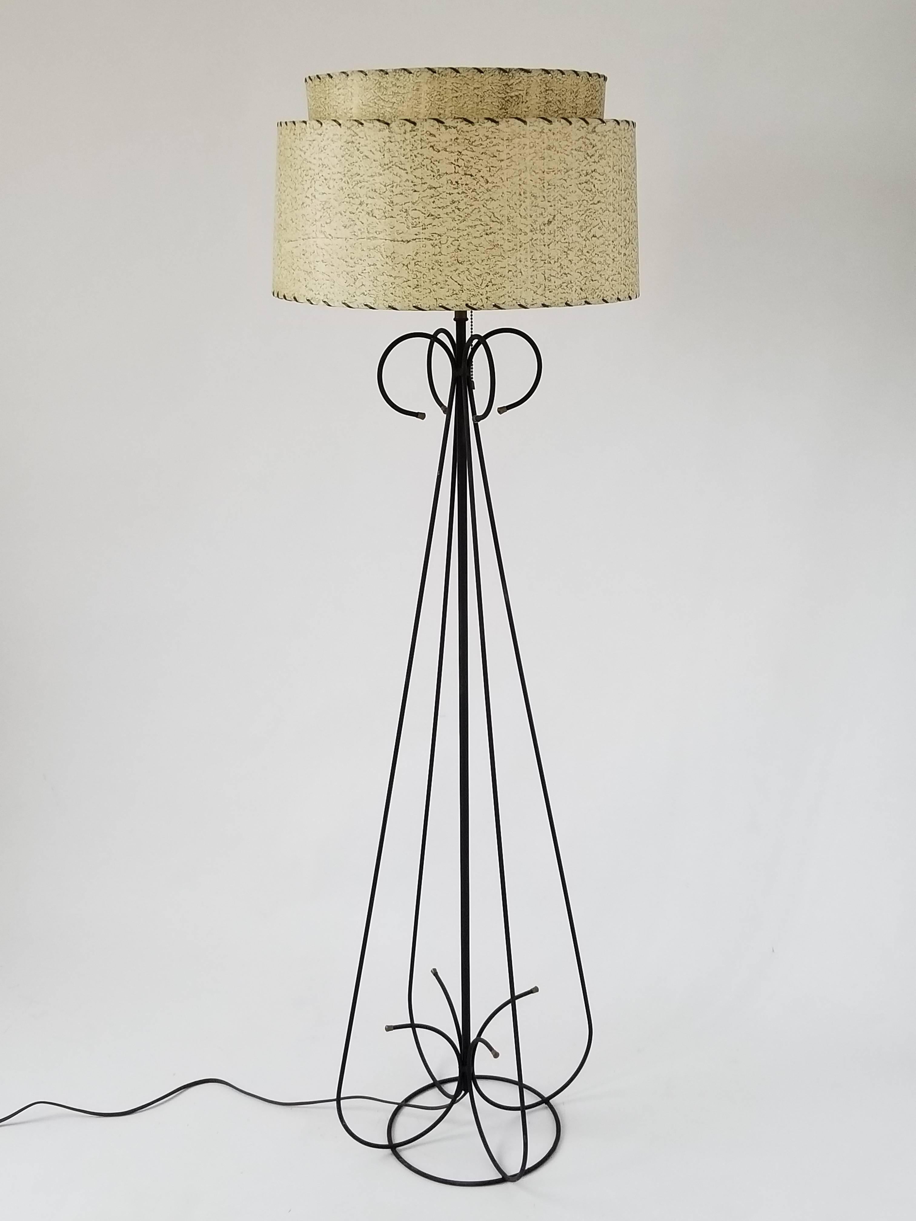 Mid-Century Modern Lampadaire en fil métallique des années 1950 dans le style de Tony Paul, États-Unis en vente