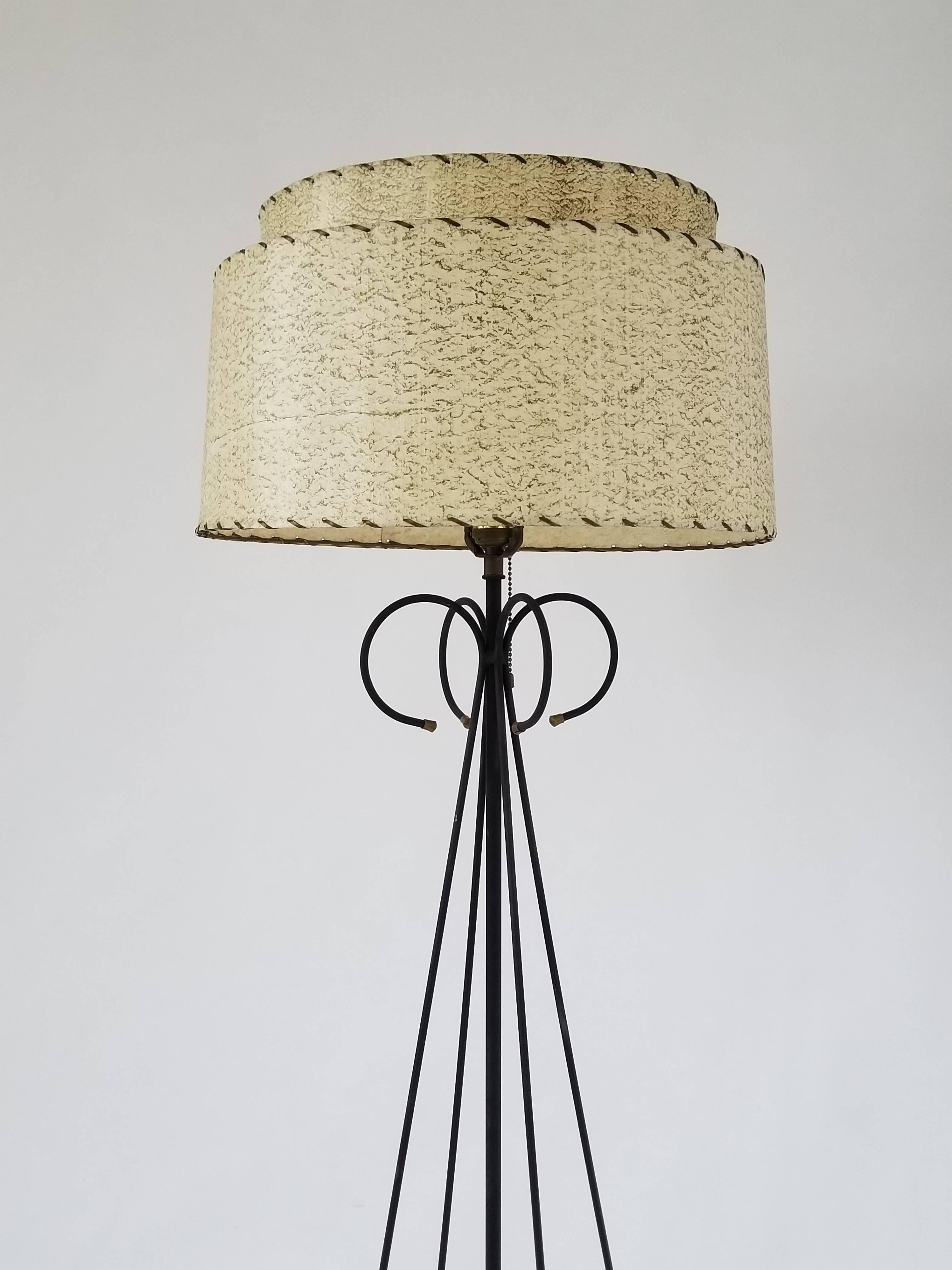 Stehlampe aus Draht aus den 1950er Jahren im Stil von Tony Paul, USA (amerikanisch) im Angebot