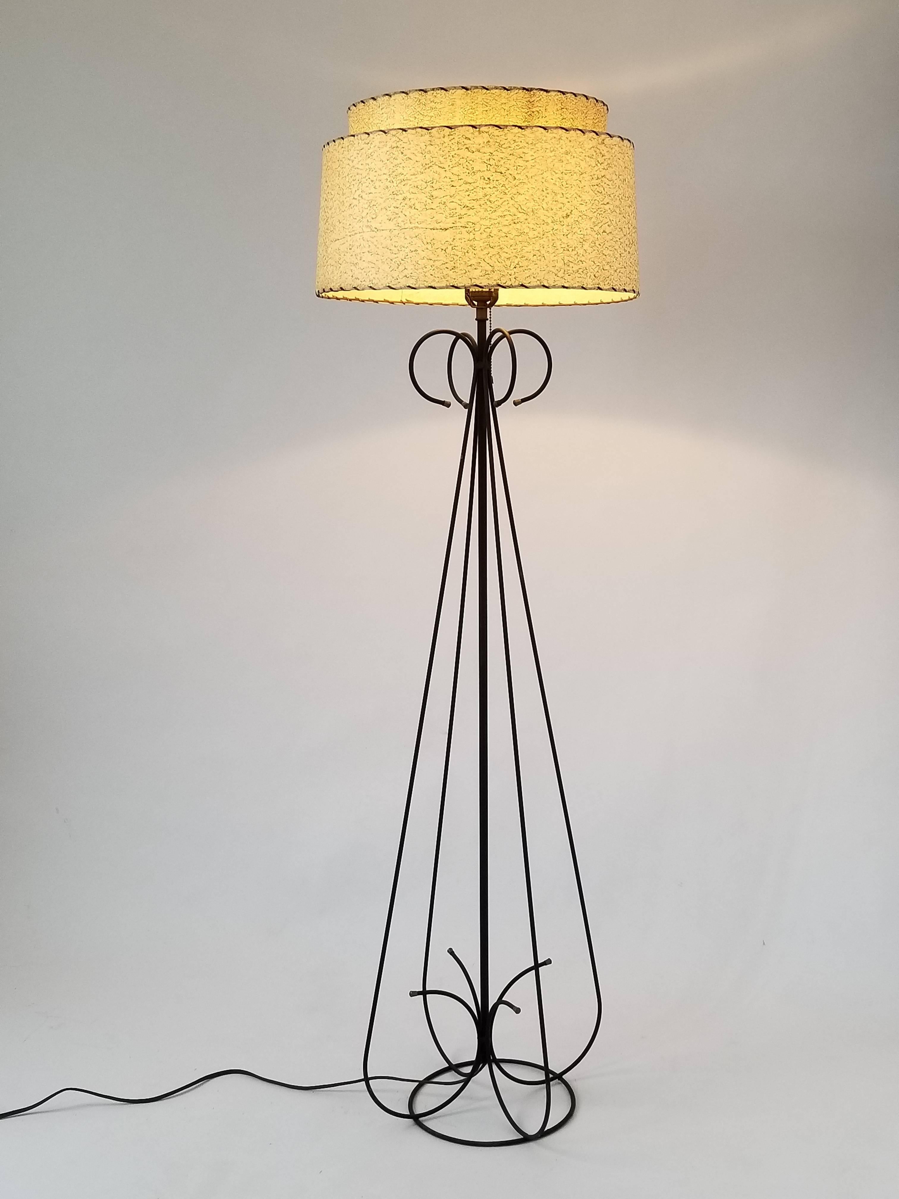 Mid-20th Century 1950s Wire Floor Lamp in the Style of Tony Paul, USA For Sale