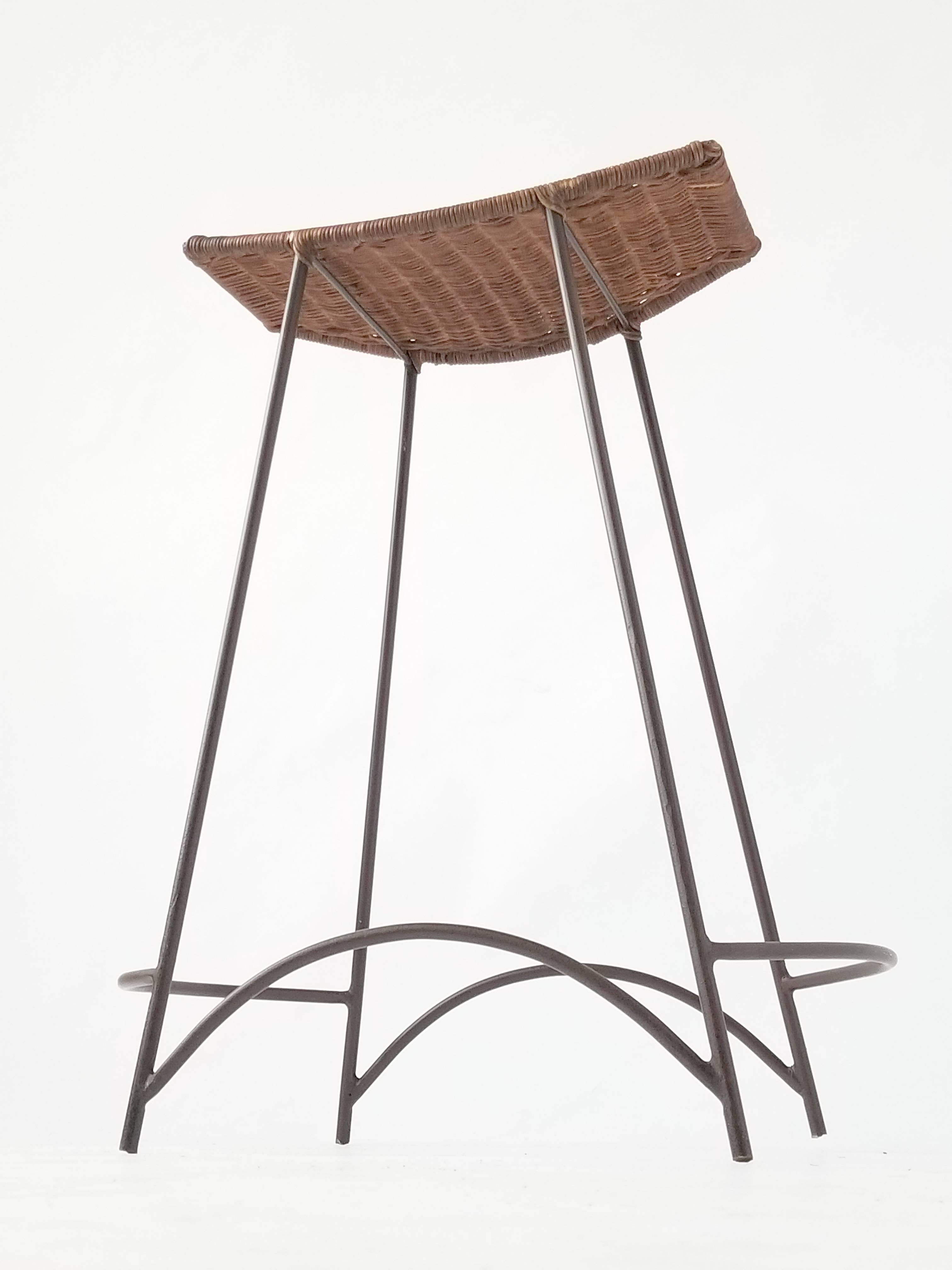 Two Arthur Umanoff Style Wicker and Steel Rod Stool In Good Condition In St- Leonard, Quebec