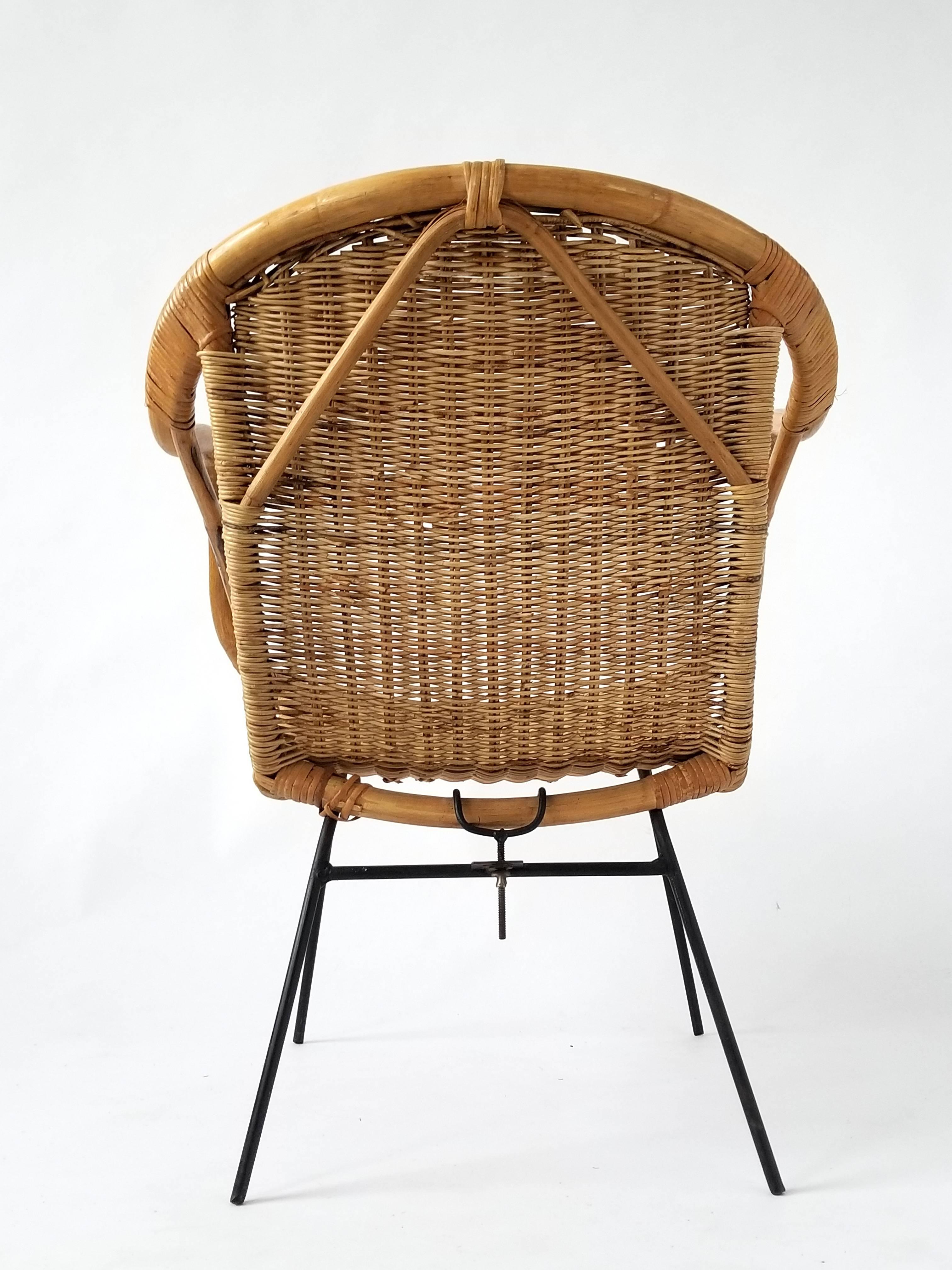 1950s, Wicker Chair on Iron Legs and Structure, Italia  In Good Condition In St- Leonard, Quebec