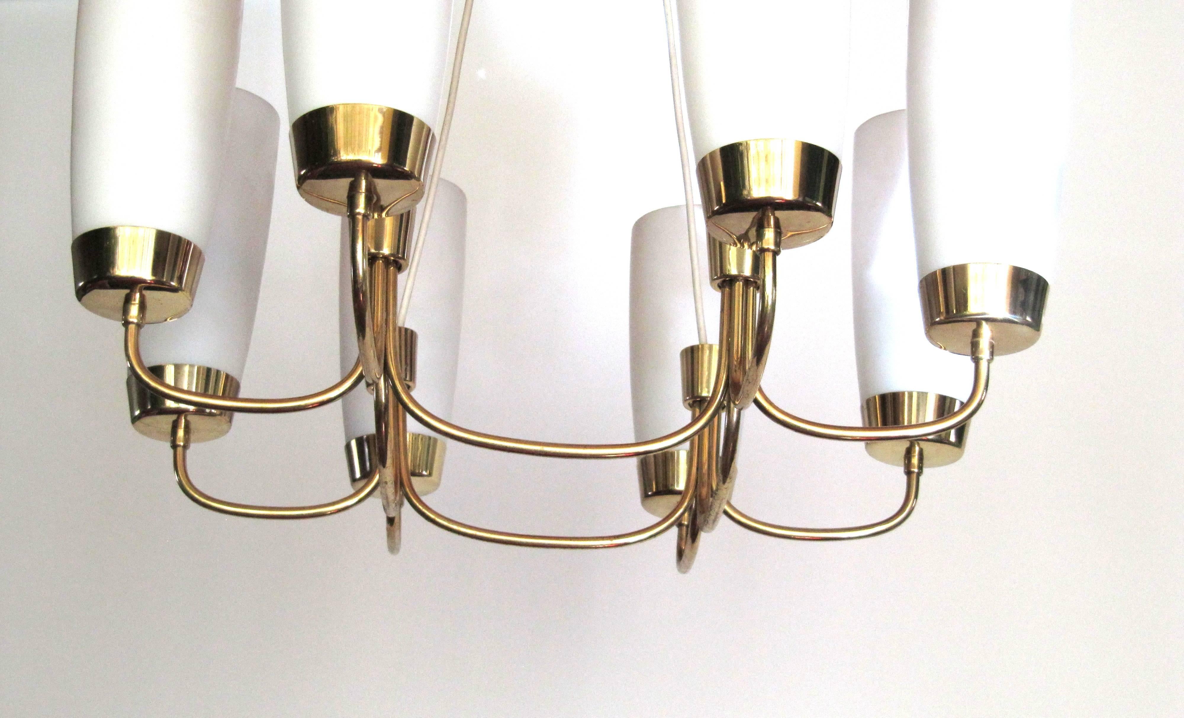 Large eight-armed ceiling lamp from the Viennese manufacturer Rupert Nikoll. Brass and white tinted glass. Very good original condition.
Measure: Diameter 60 cm
Lit.: Modell Nr. 1096; Nikoll Produktkatalog 1955, S. 38.