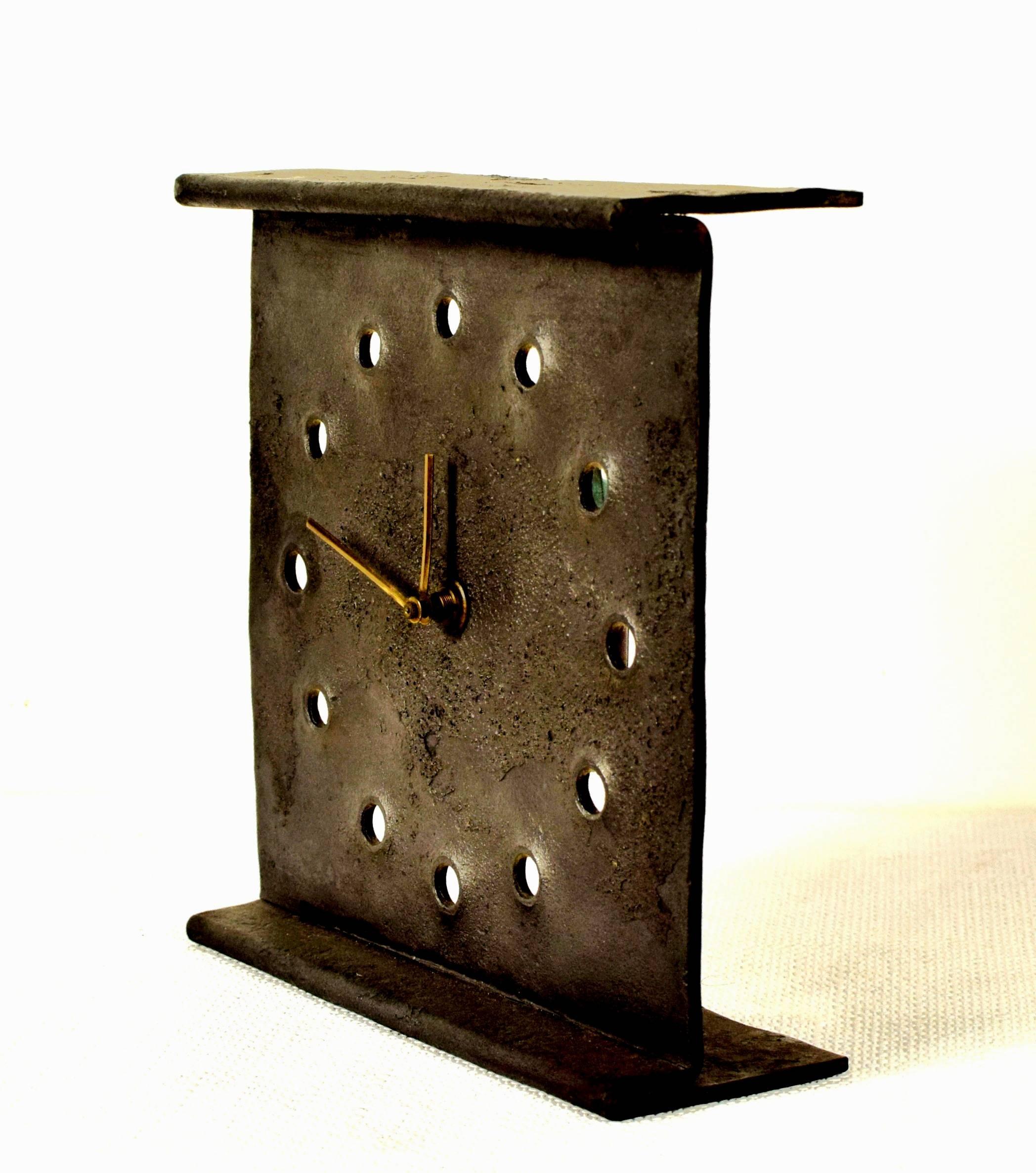 Austrian Brutalist Cast Iron Table Clock from the 1960s In Good Condition In Wien, AT