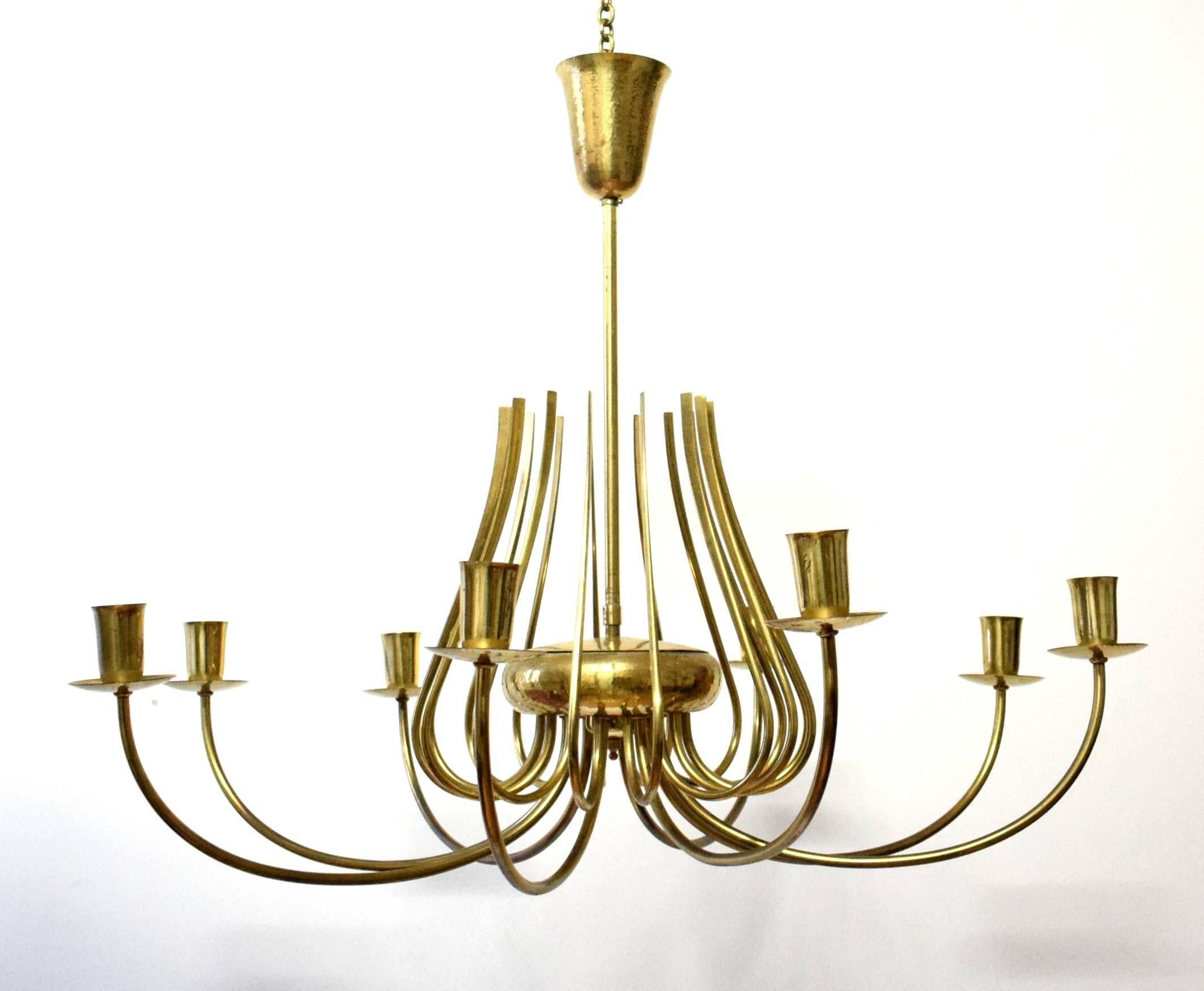 Mid-20th Century Large Italian 1950s Luxury Brass Chandelier with Eight Arms For Sale