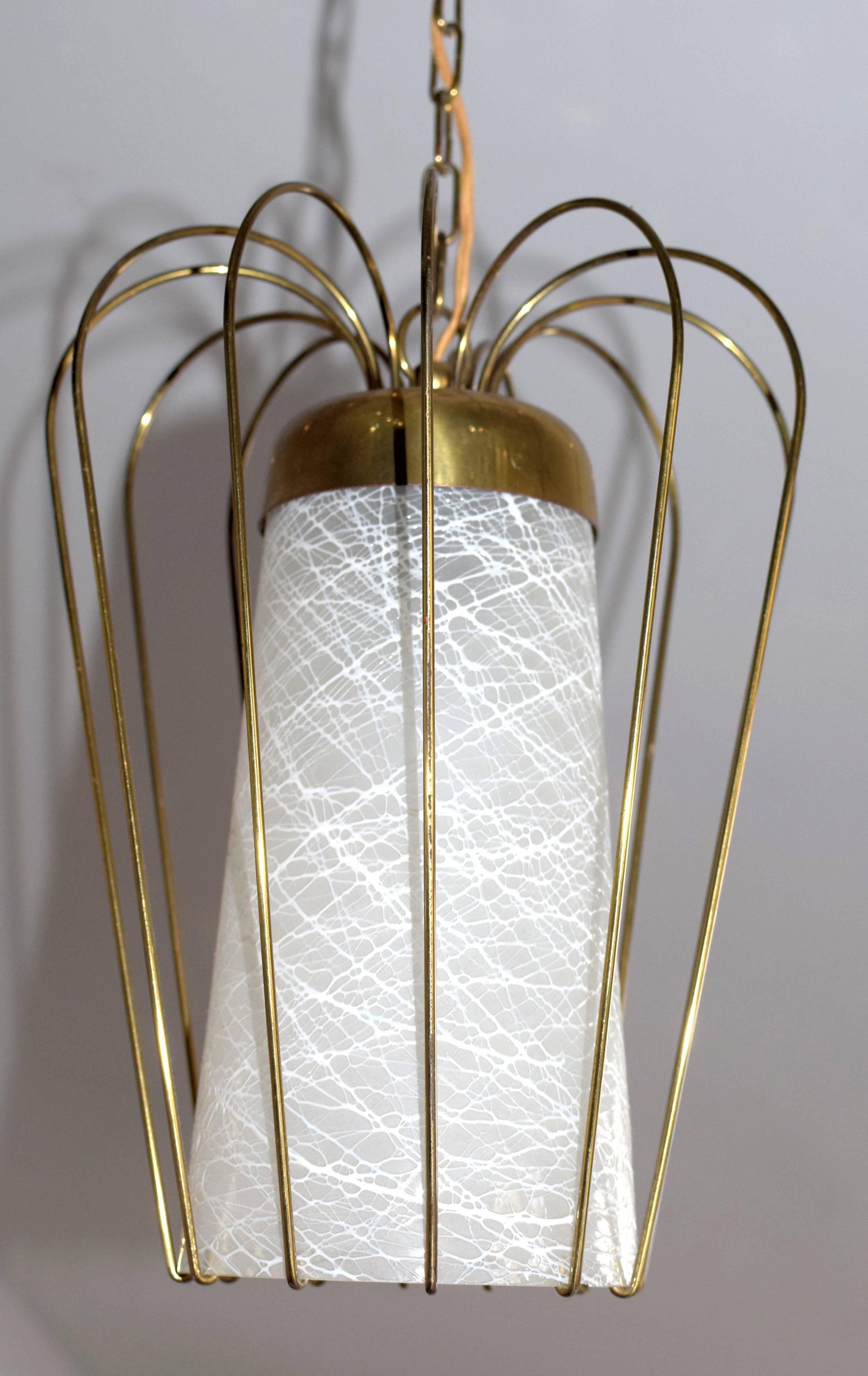 Nice Midcentury glass pendant made by J.T. Kalmar.
Satinated glass with melted white glass threads.
Fixture and chain made of brass.

Two matching sconces are also available
Measures: Height 60 cm.