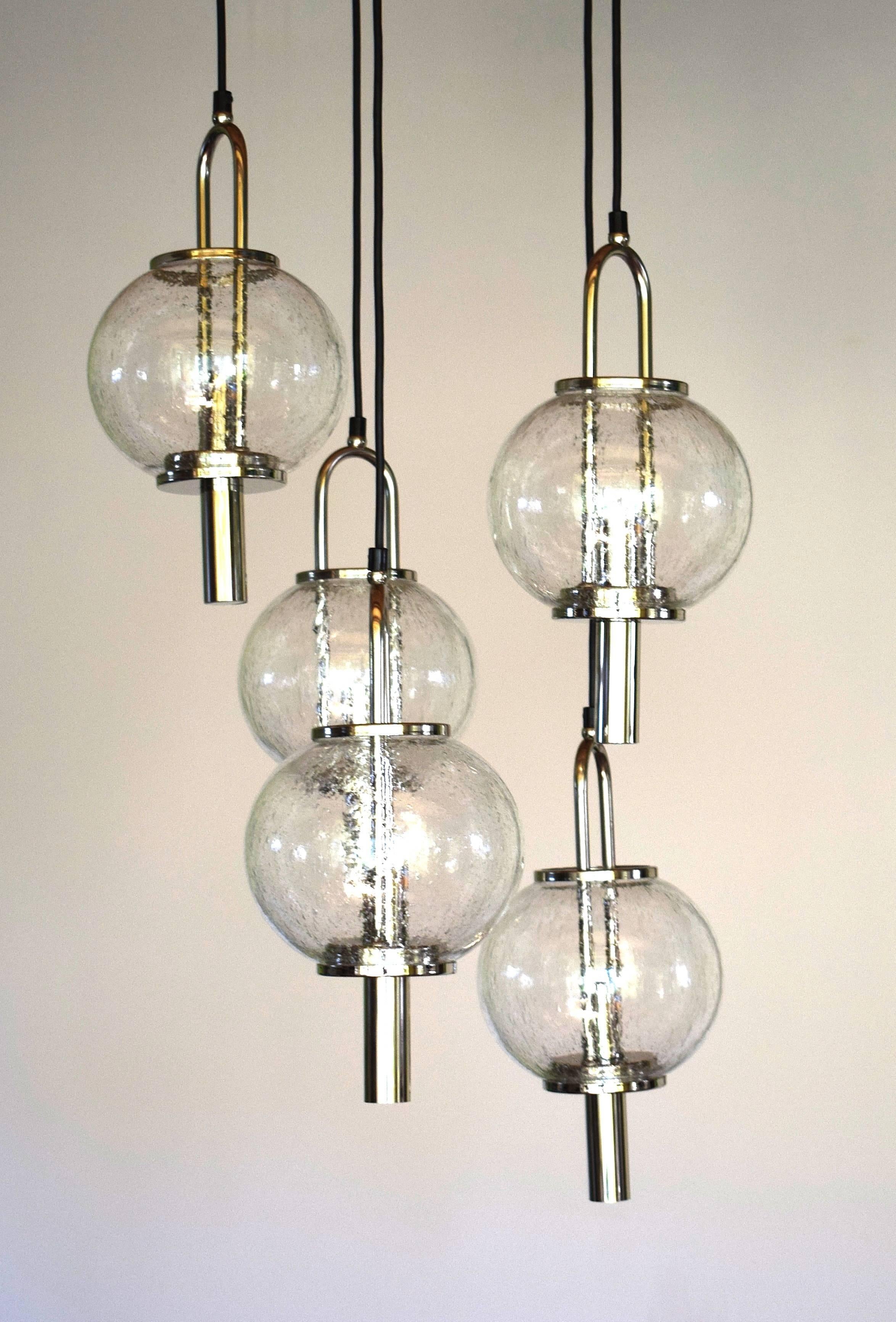 Stunning Mid-Century Modernist Glass Ball Chandelier by Kalmar In Good Condition For Sale In Wien, AT