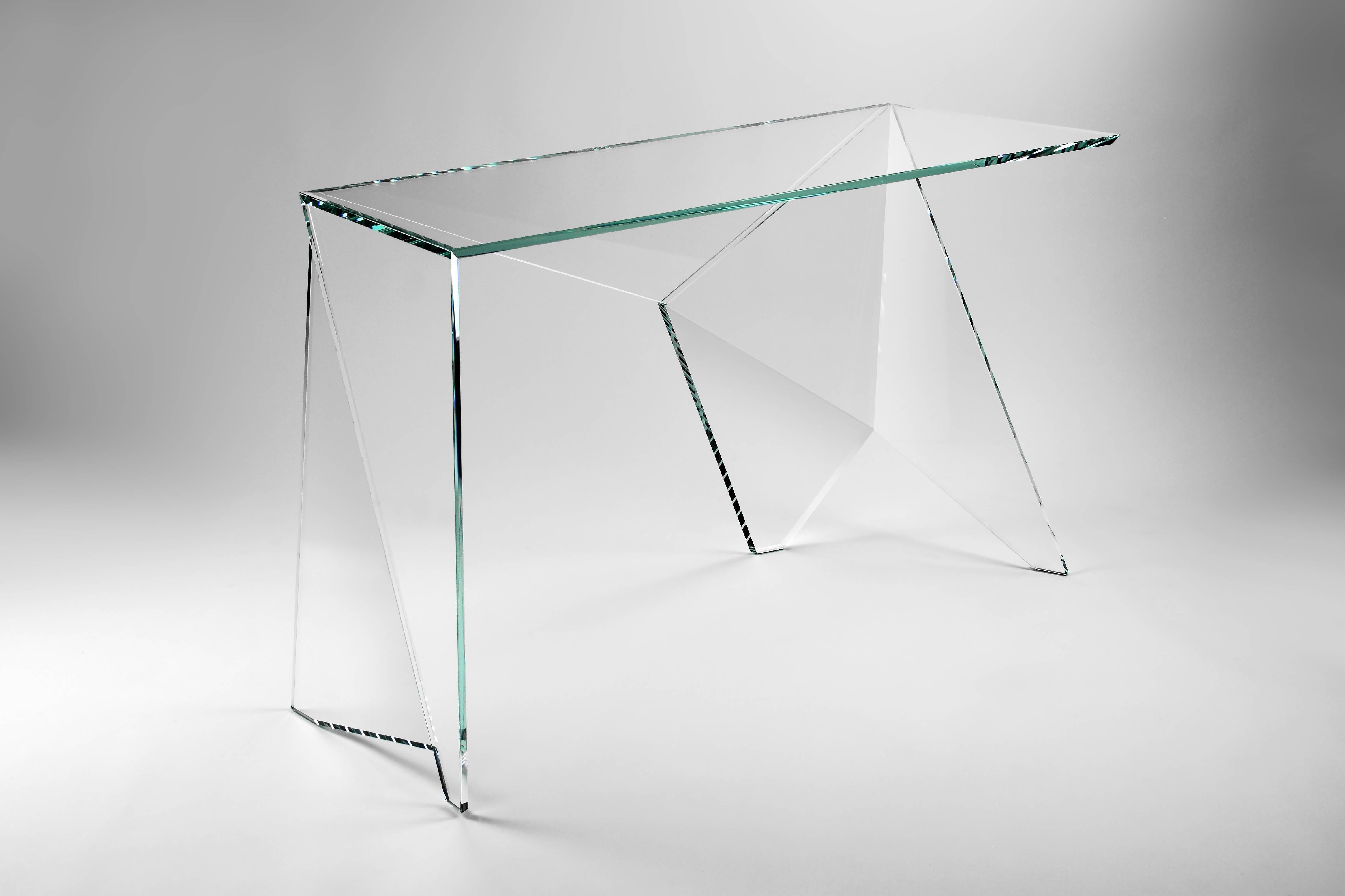 Schreibtisch oder Schreibtisch aus Kristallglas im Origami-Design mit Sammlerstücken (Handgefertigt) im Angebot