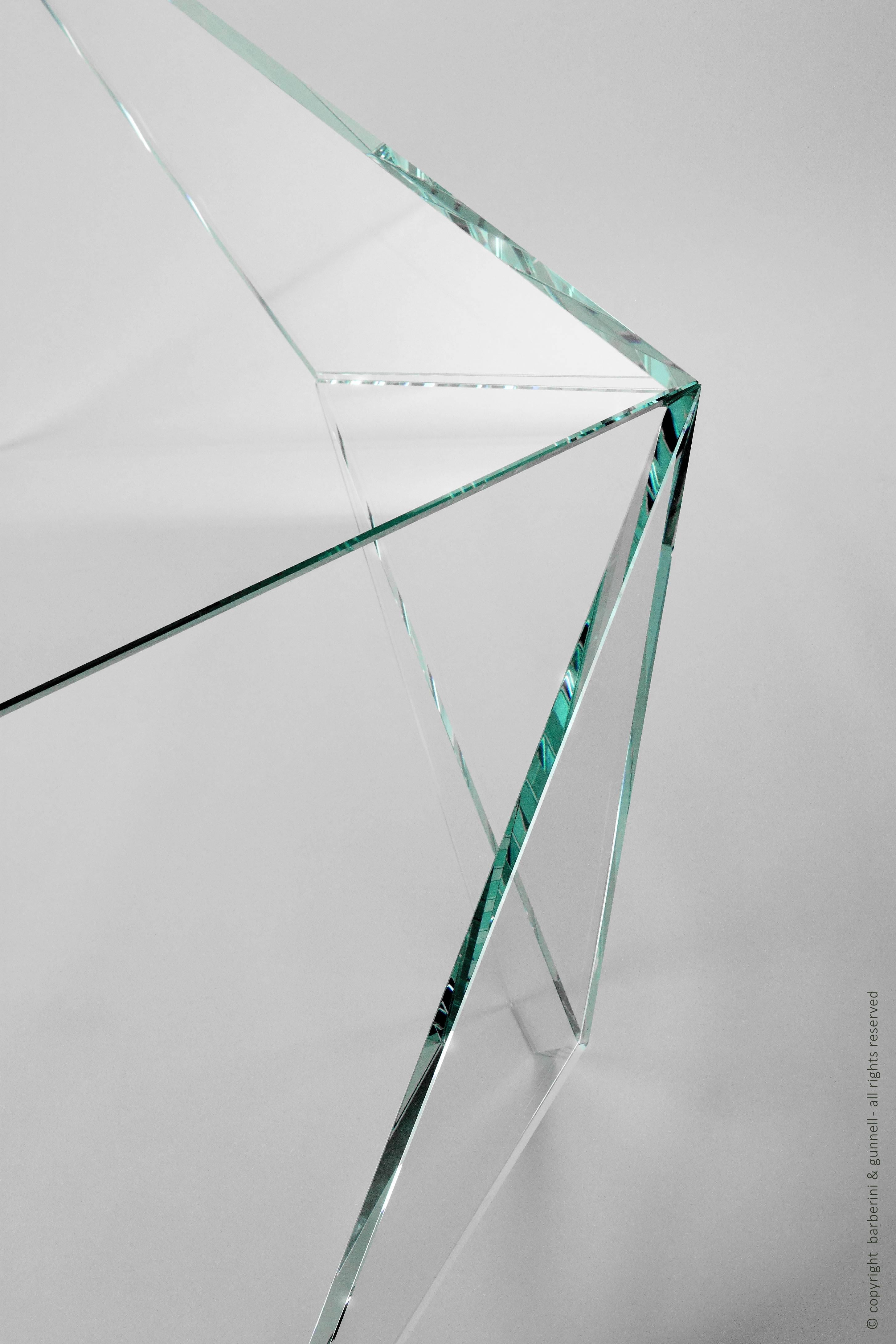 Schreibtisch oder Schreibtisch aus Kristallglas im Origami-Design mit Sammlerstücken (Glas) im Angebot