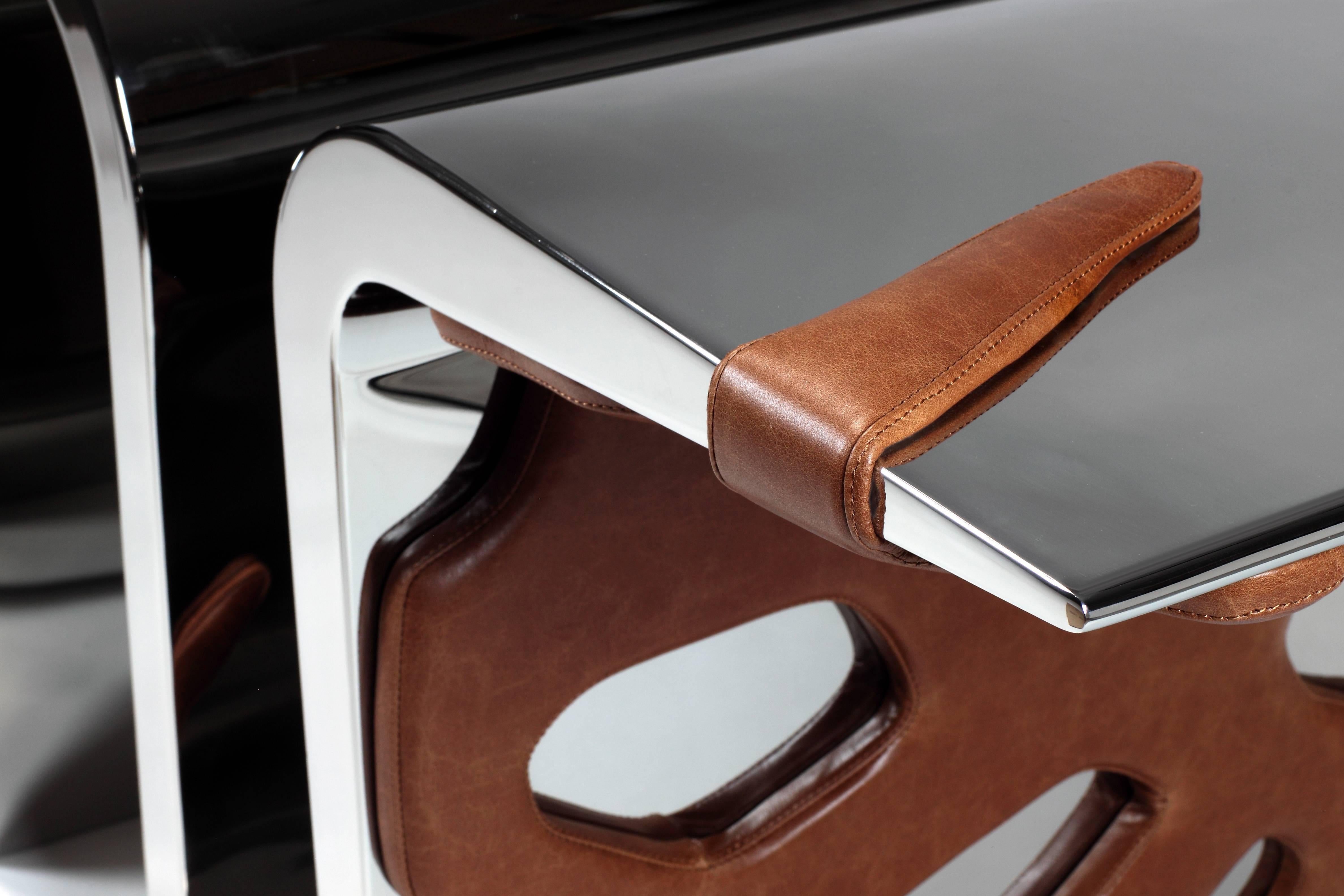 Silla Escultura Espejo Acero Cuero Marrón Diseño Coleccionable Hecho a Mano Italia Italiano en venta