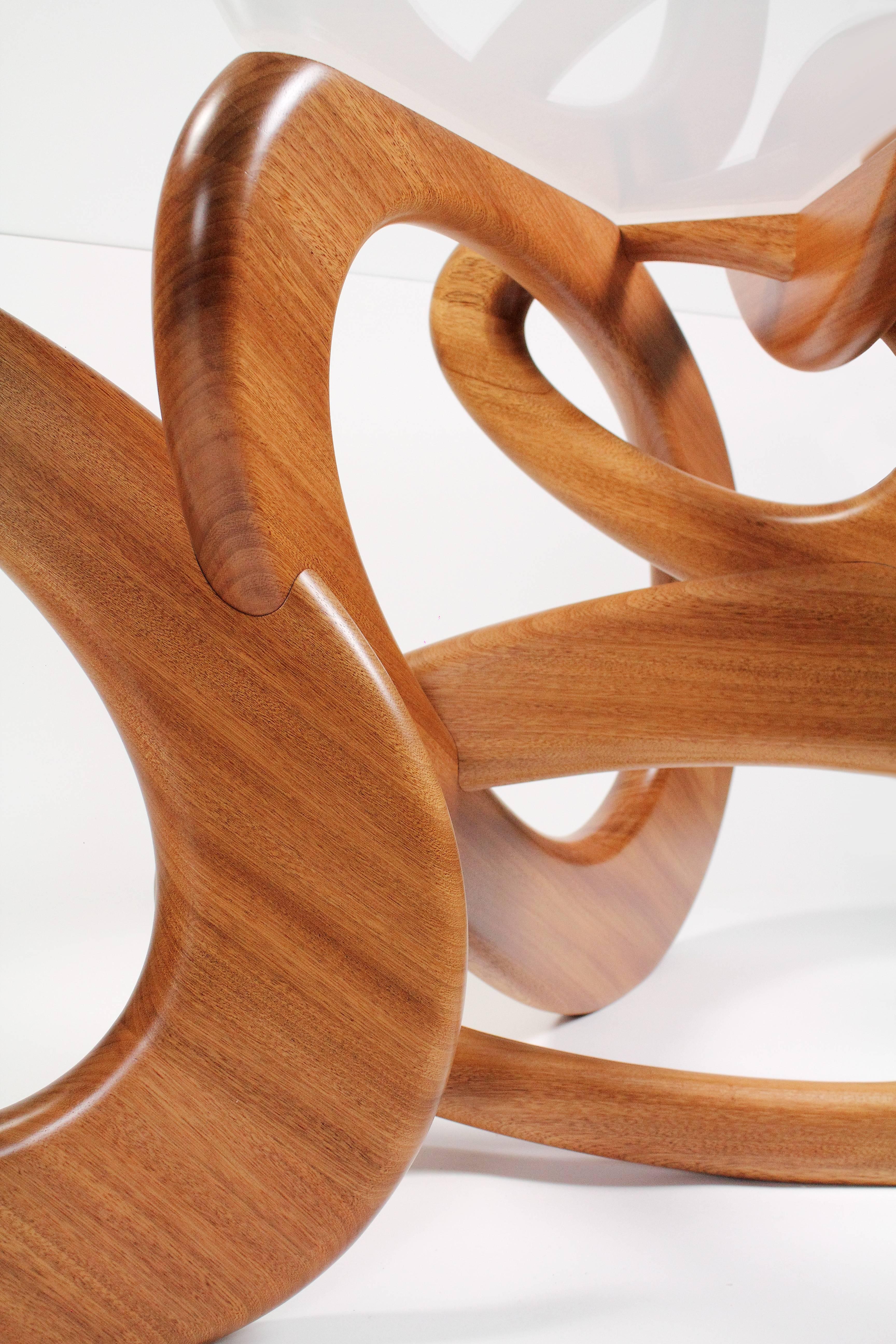 Table de salle à manger - Sculpture en bois massif avec plateau en verre et cristal - Design de collection en vente 3