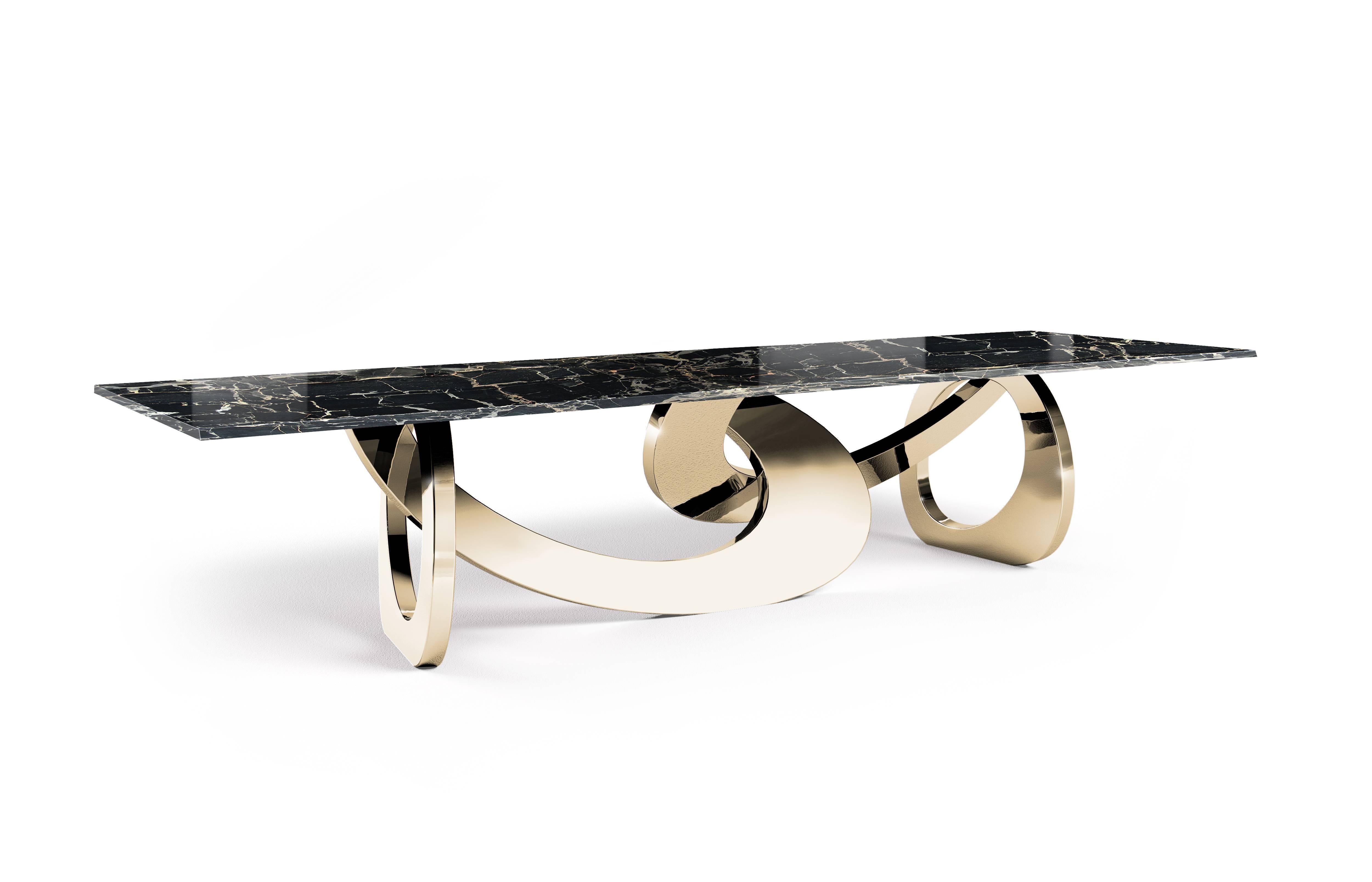 The table 'Bangles Stone' is an important dining table with structure in gold colored mirror polished stainless steel and top in Carrara marble, origin: Tuscany. The coloring of the table structure is not a varnish but penetrates the steel and