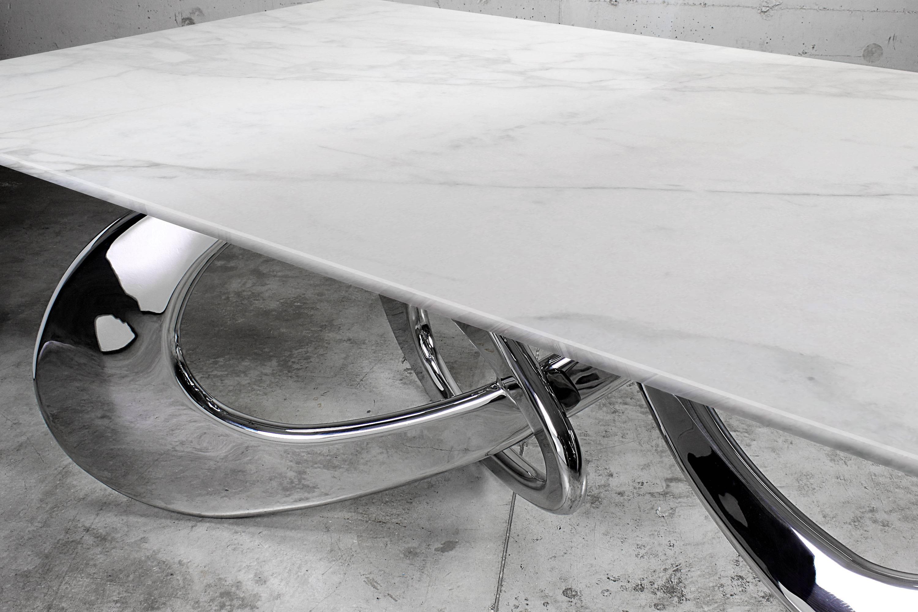 Esstisch Ringe Skulptur Weißer Marmor Spiegel Stahl Metall Rechteckig Design (Moderne) im Angebot
