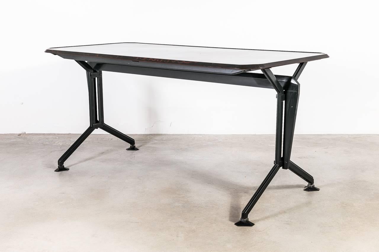 Beautiful Arco desk designed by Studio BBPR (Gianluigi Banfi, Lodovico Belgiojoso, Enrico Peressutti and Ernesto Rogers) in 1963 for Olivetti. The desk is composed of a metal frame and metal Drawers, which can be fixed on both sides. Adjustable feet