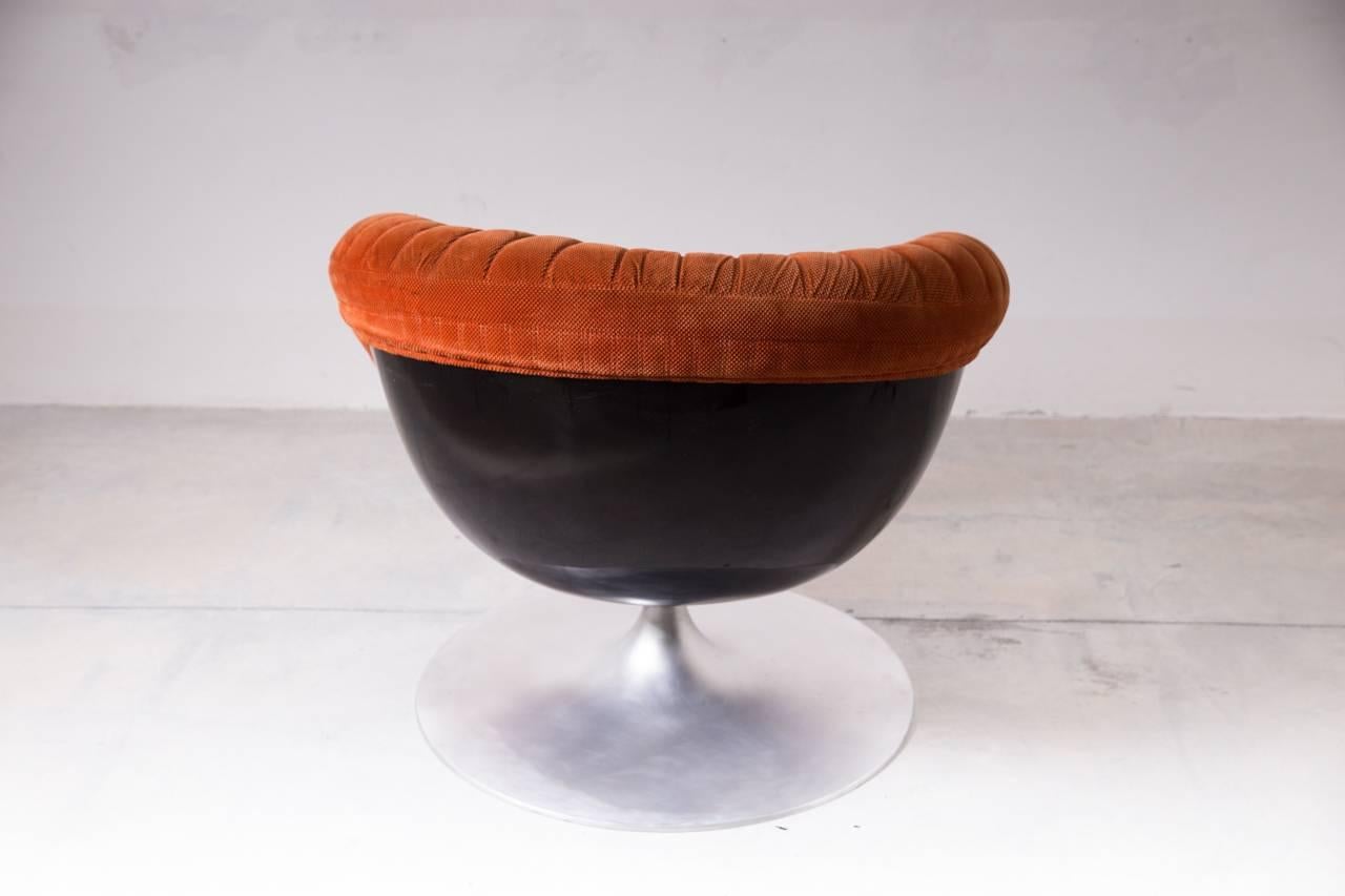 Polished Mid-Century Italian Egg Chair