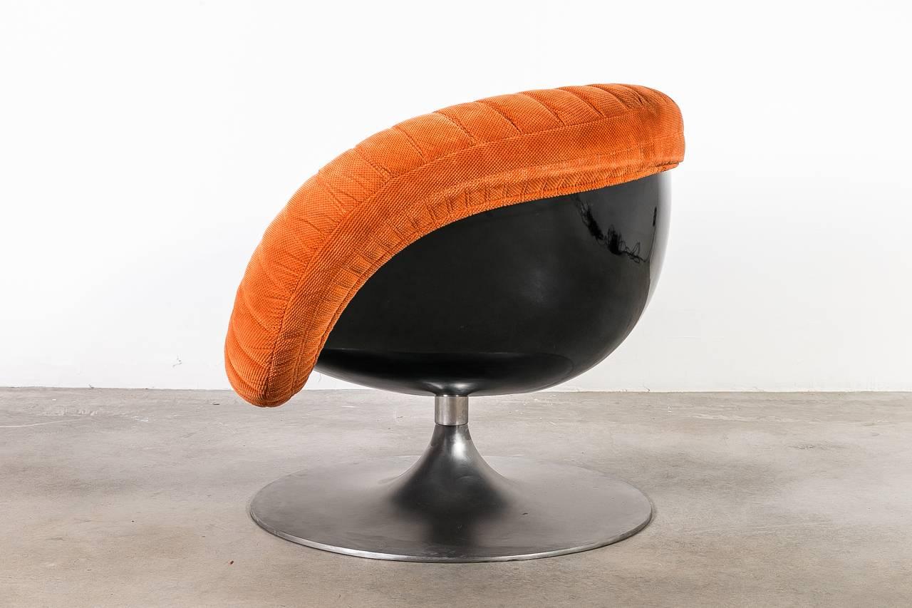 Mid-Century Italian Egg Chair In Excellent Condition In Melbourne, VIC