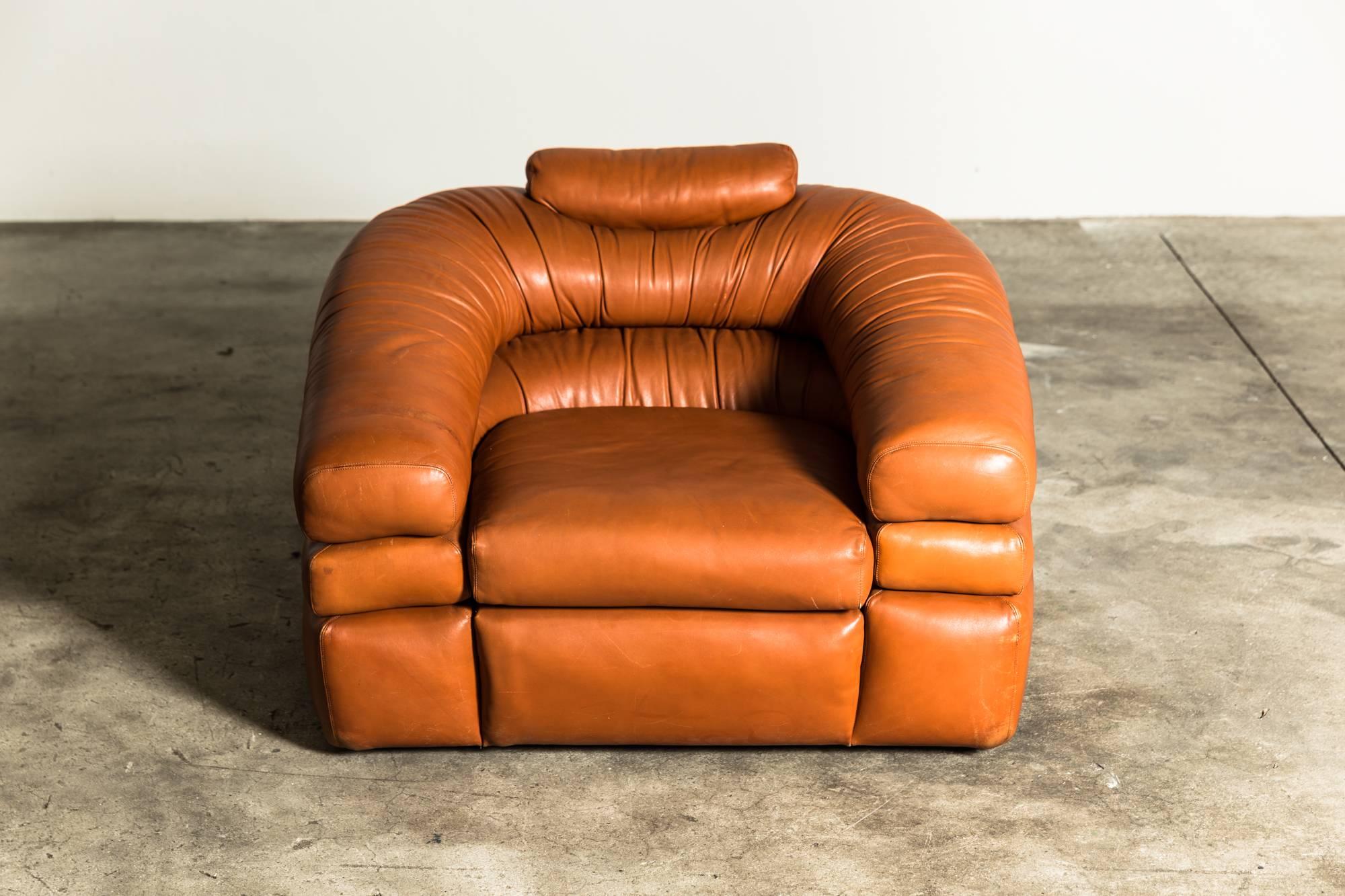 Beautiful leather chair mod. “Straccio” in perfect conditions and very comfortable.