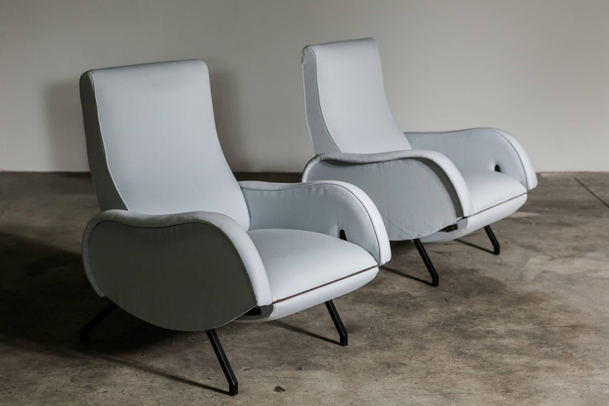 Gorgeous pair of reclinable sculptural Lounge chairs in the style of Zanuso. Fully restored and upholstered in Italian fabric, circa 1950, Italy.
 