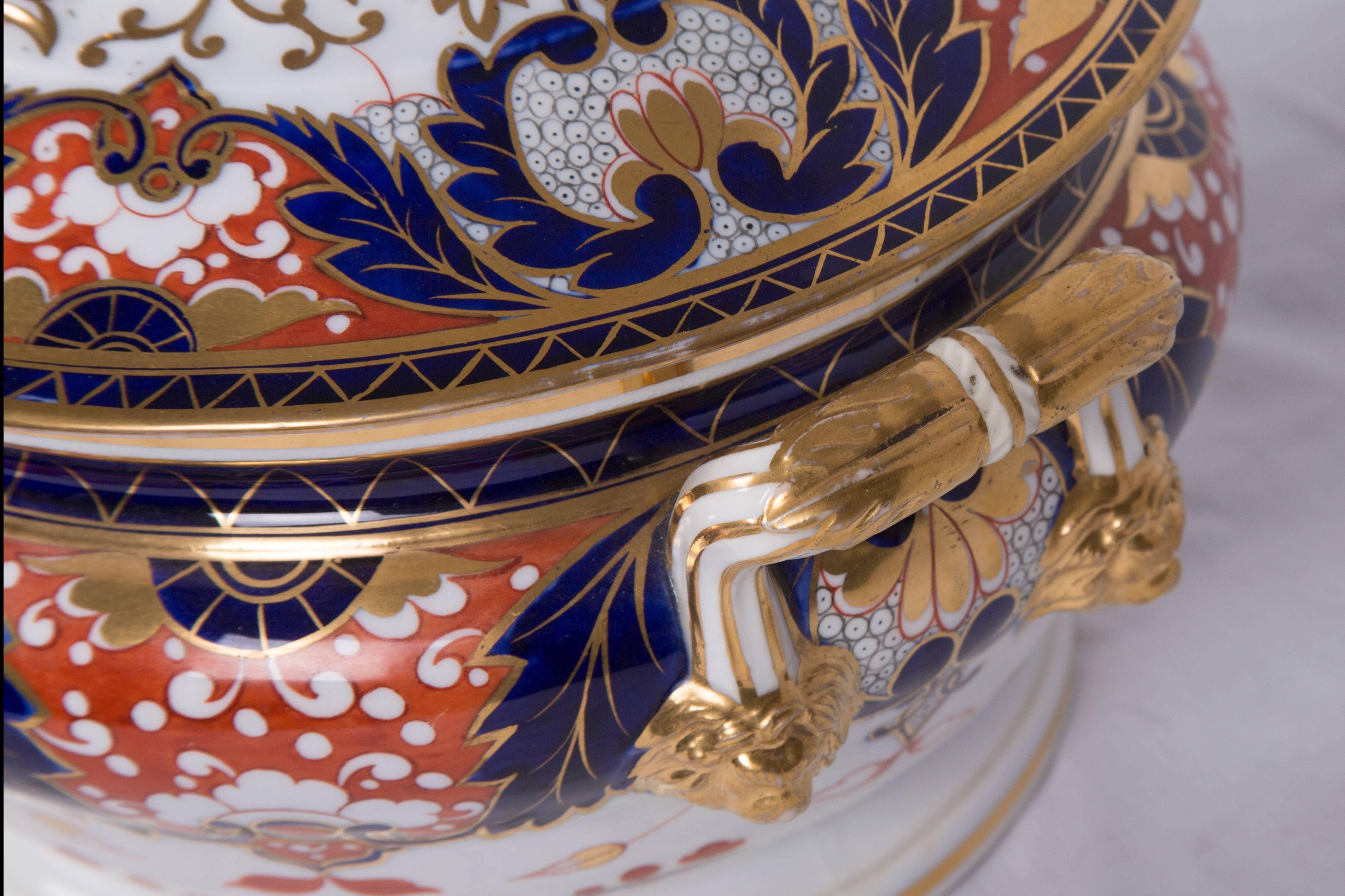 Other Early 19th c. Chamberlain's Regent China Worcester Circular Tureen & stand