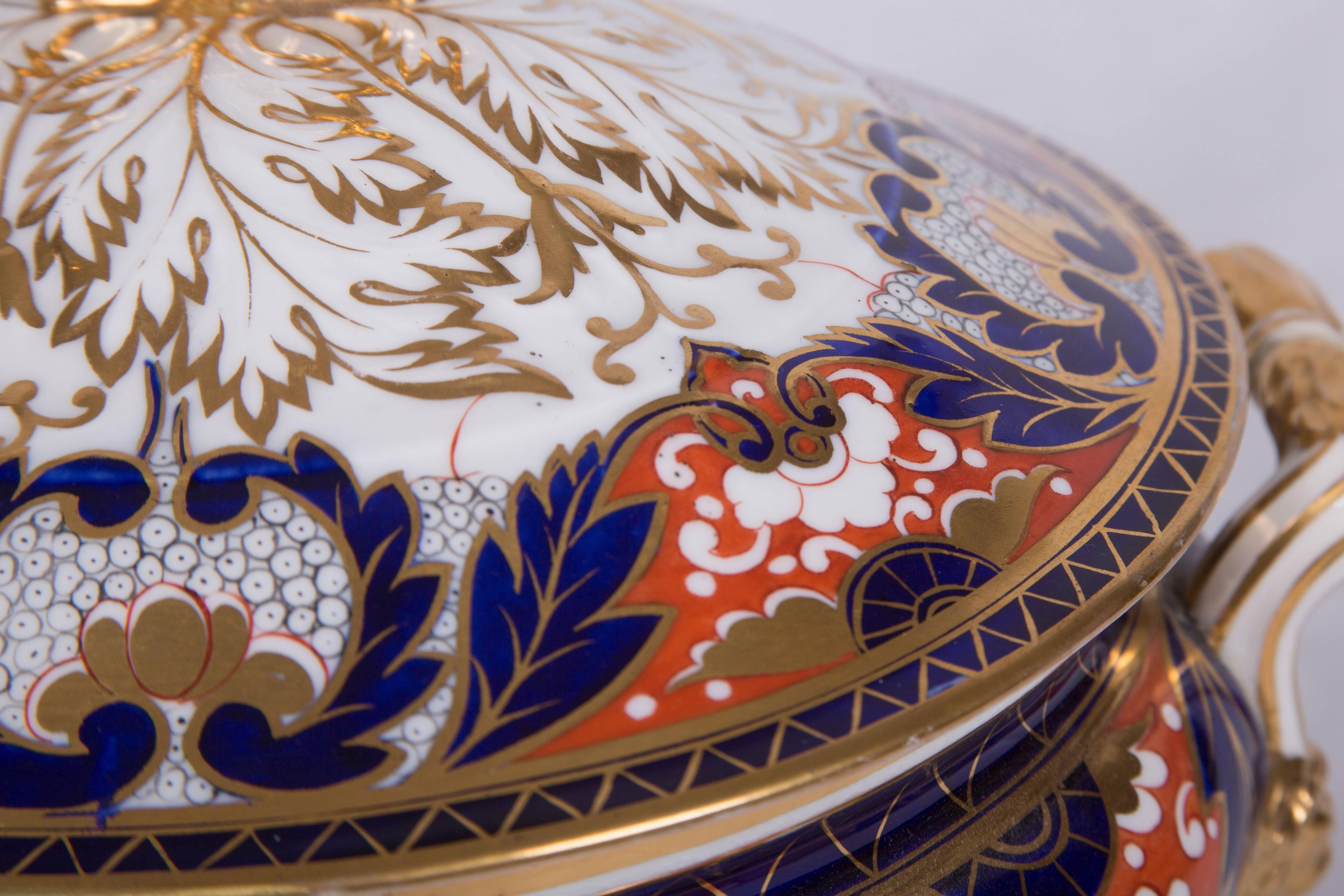 Gilt Early 19th c. Chamberlain's Regent China Worcester Circular Tureen & stand