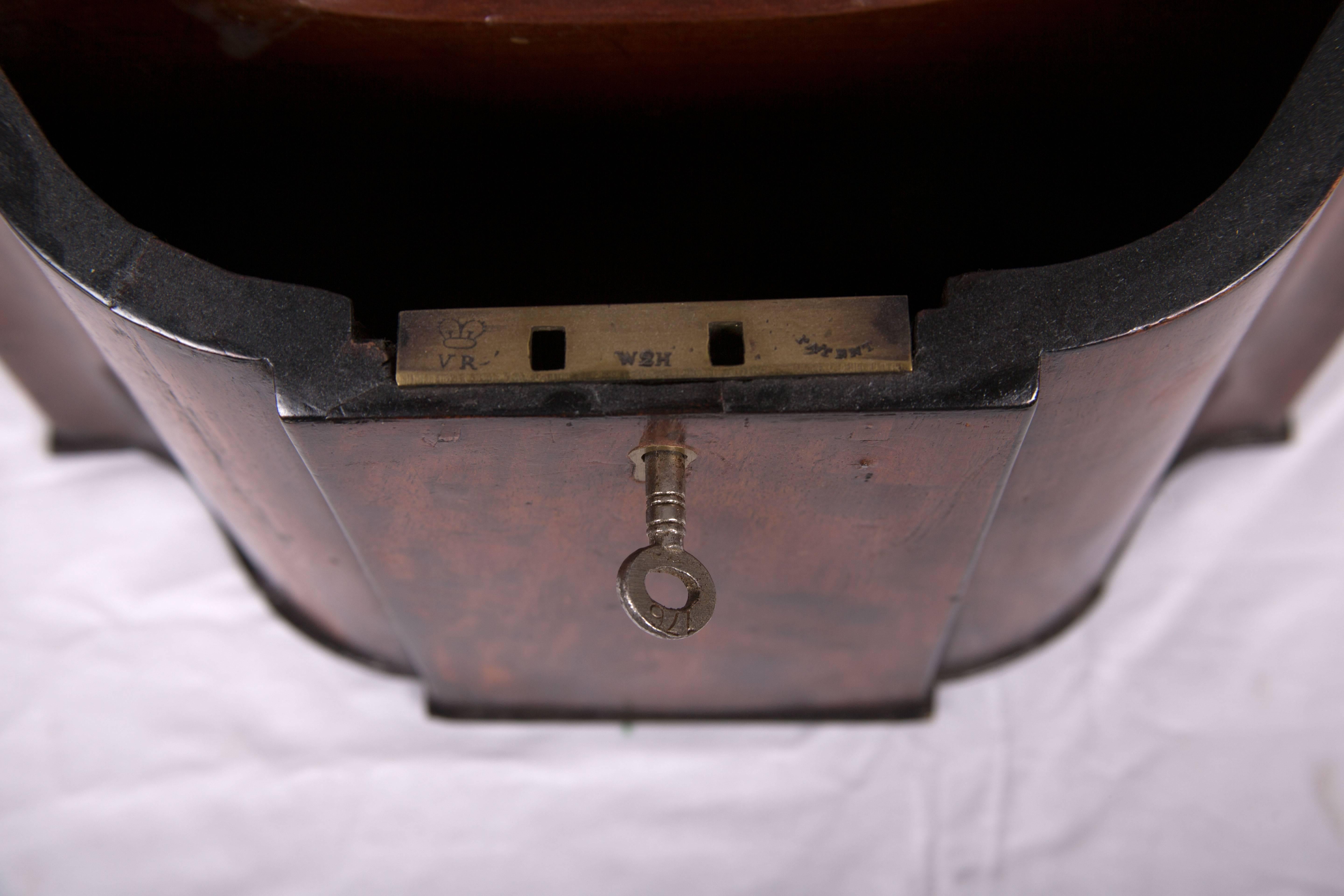 Late 18th Century George III Mahogany Knife Box In Good Condition In WEST PALM BEACH, FL