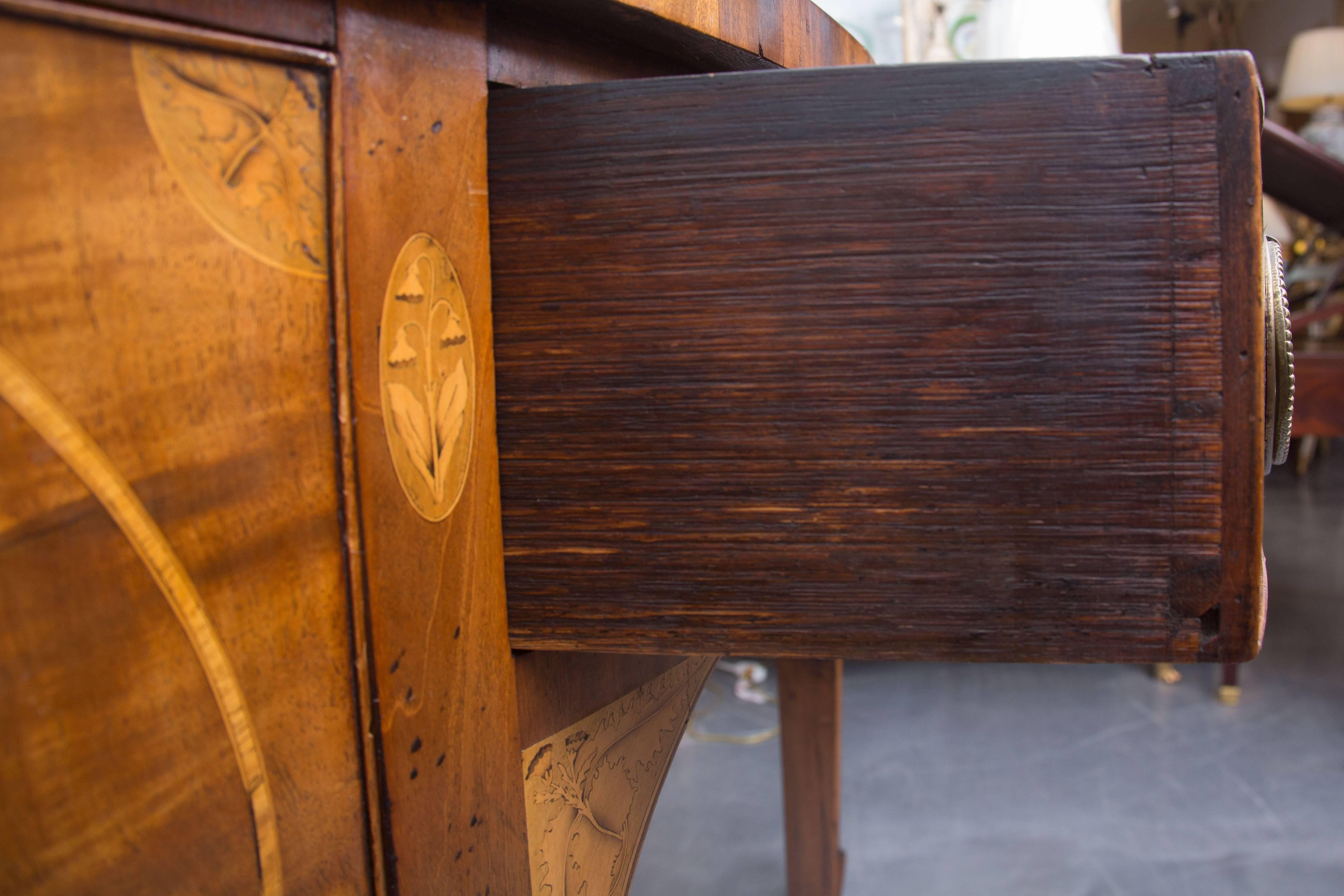 18th Century English George III Mahogany Inlaid Serpentine Sideboard 1