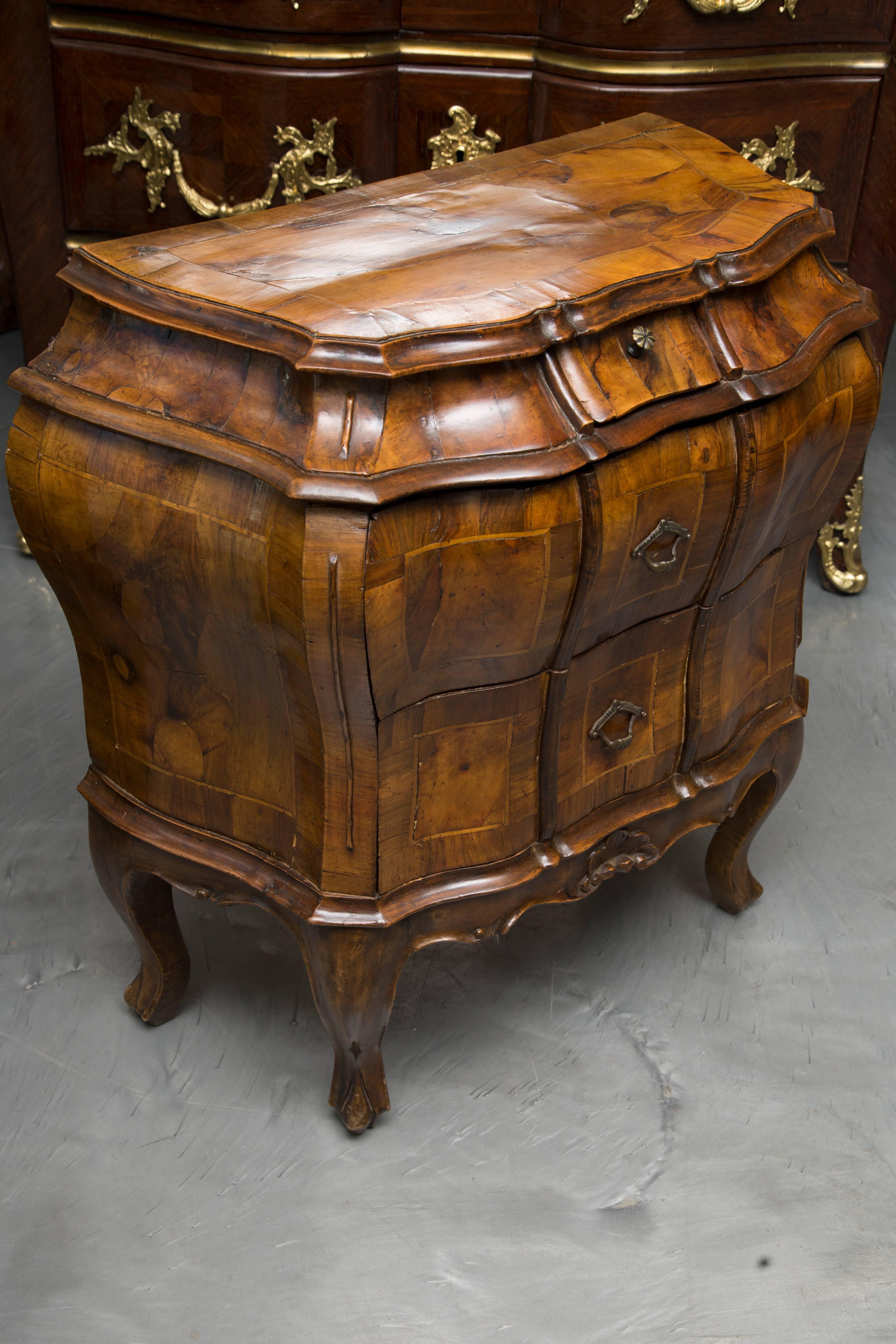 Hand-Crafted 19th Century Pair of Italian Rococo Style Walnut Commodes For Sale
