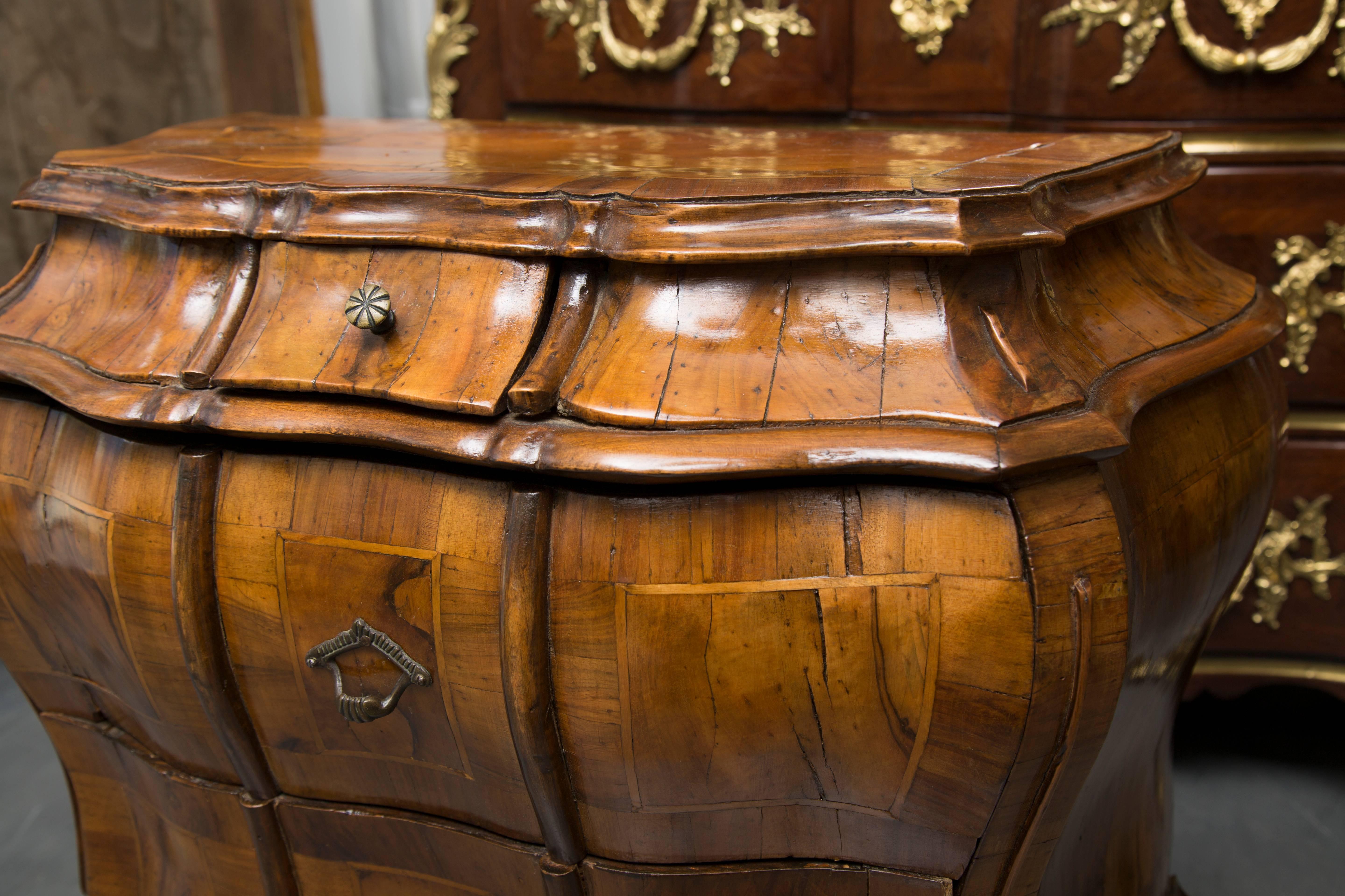 19th Century Pair of Italian Rococo Style Walnut Commodes For Sale 3