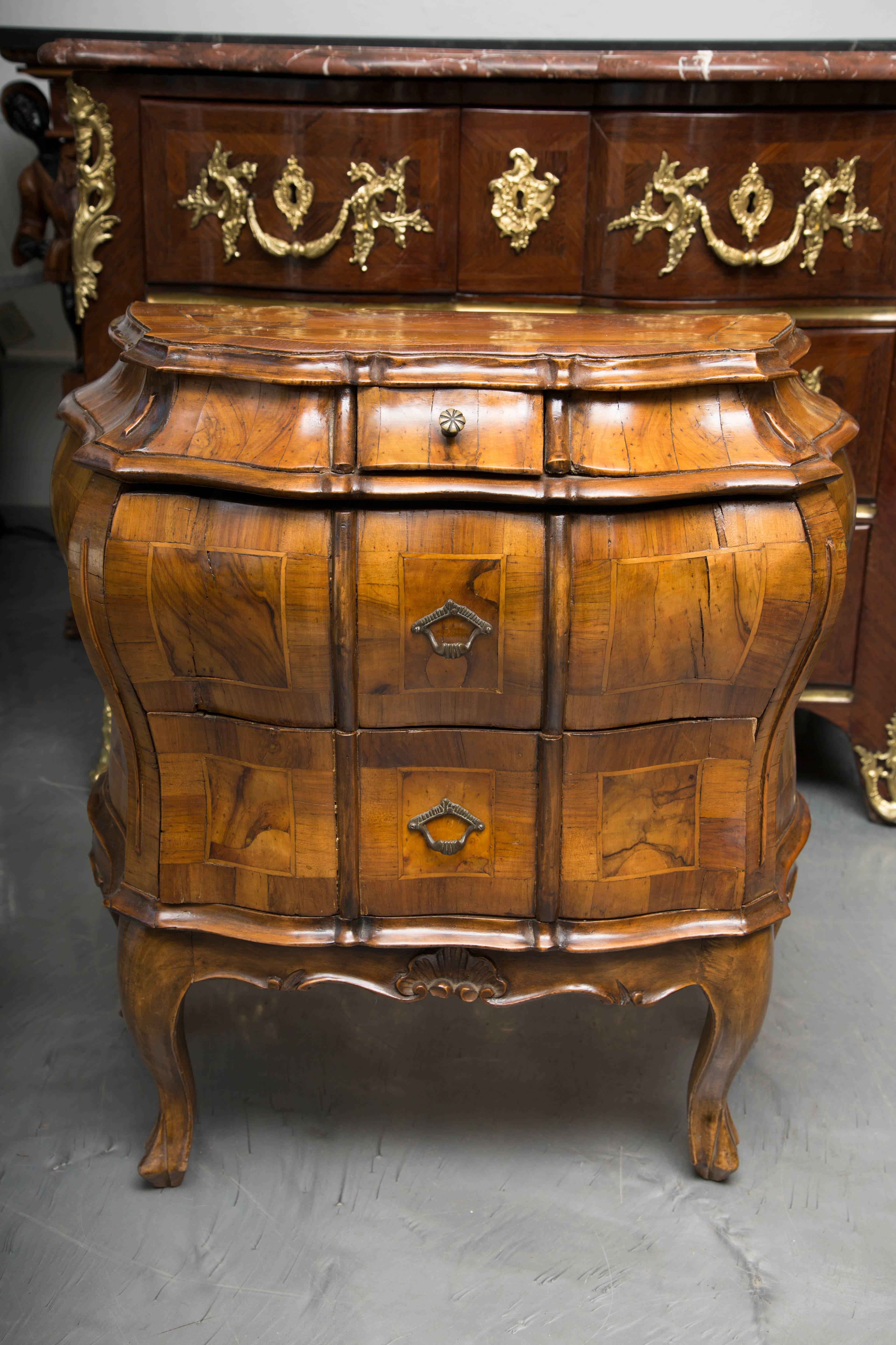 19th Century Pair of Italian Rococo Style Walnut Commodes For Sale 4