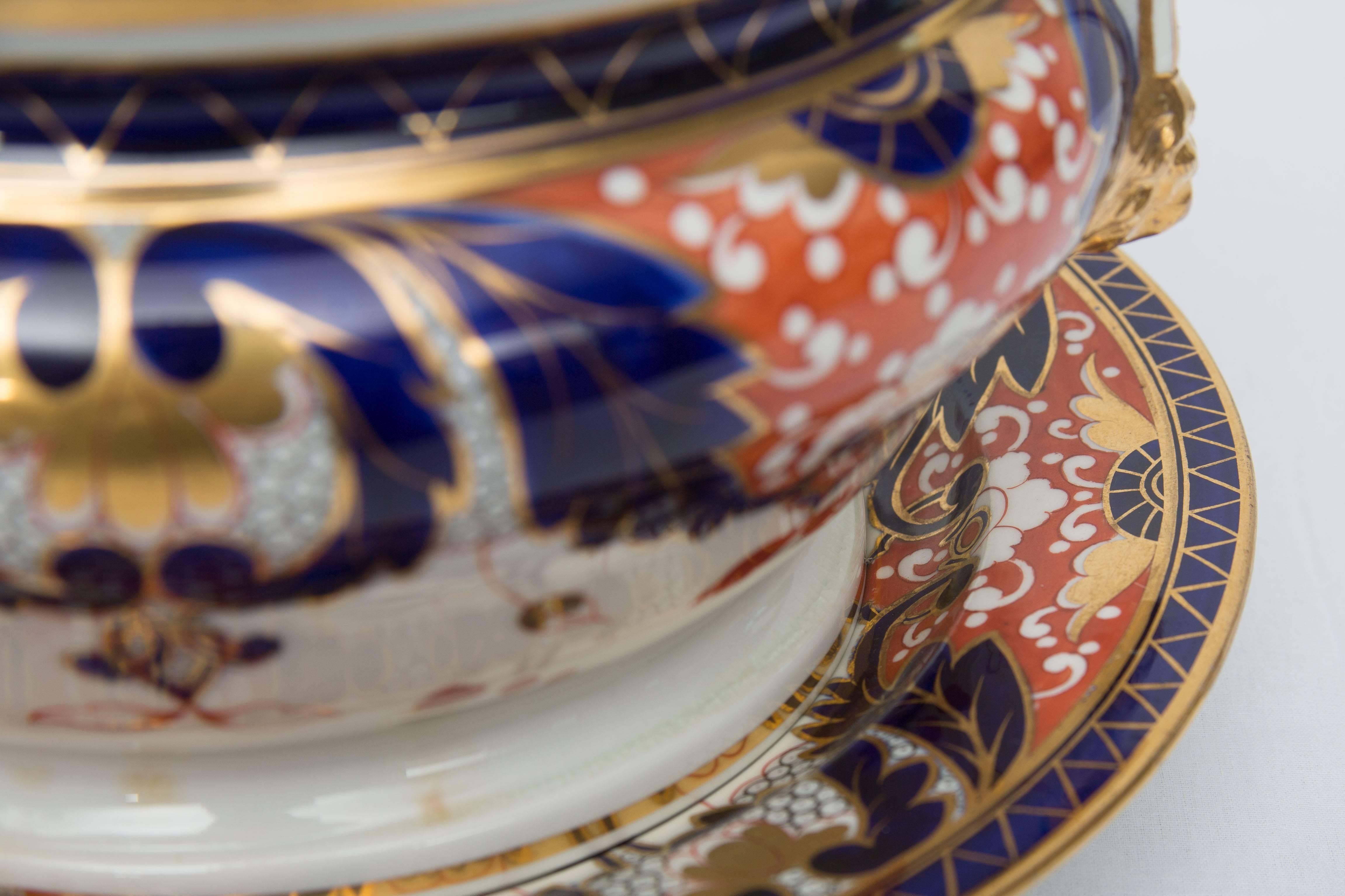 19th Century Early 19th c. Chamberlain's Regent China Worcester Circular Tureen & stand