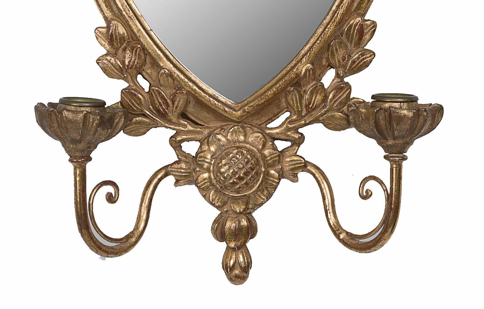 Anglais Paire d'appliques à miroir en bois doré sculpté de style Adams en vente