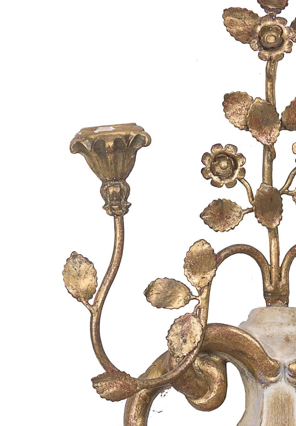 Palladian Pair of Palladio Style Cream and Gilt Sconces For Sale