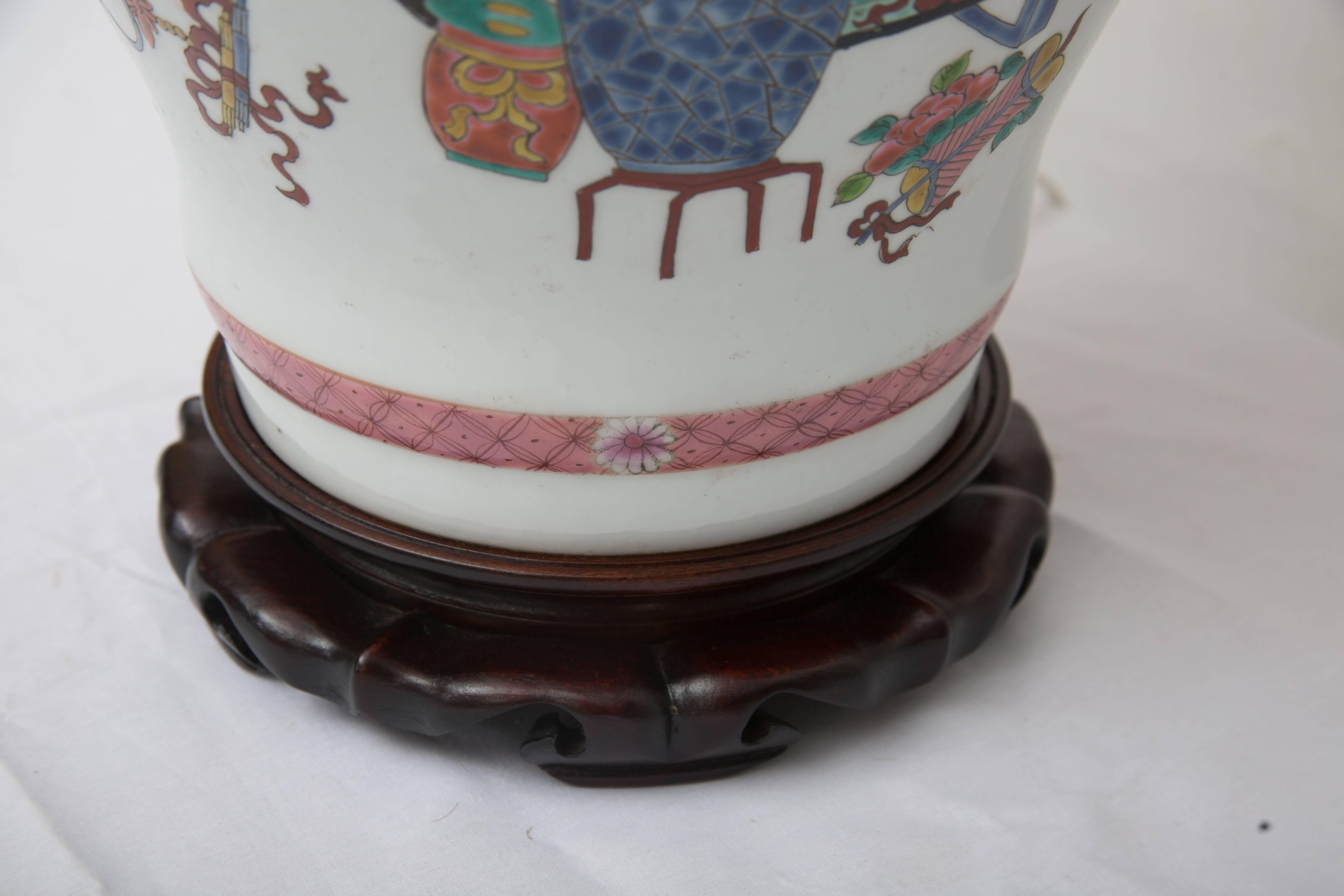 Other Pair of Chinese Urn Lamps on Scalloped Bases For Sale