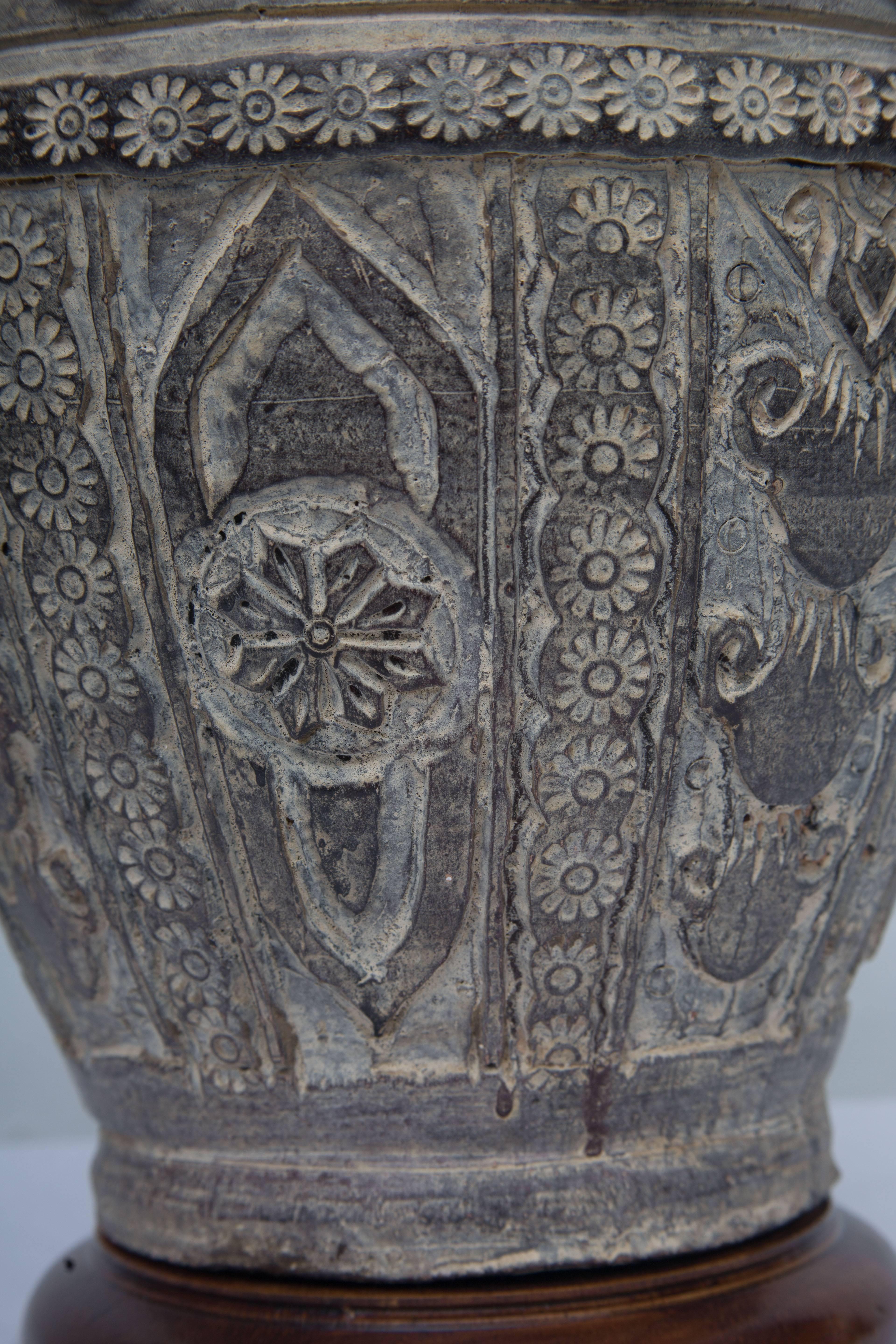 20ième siècle Vase en poterie de terre cuite tribale à base de argile comme lampe en vente