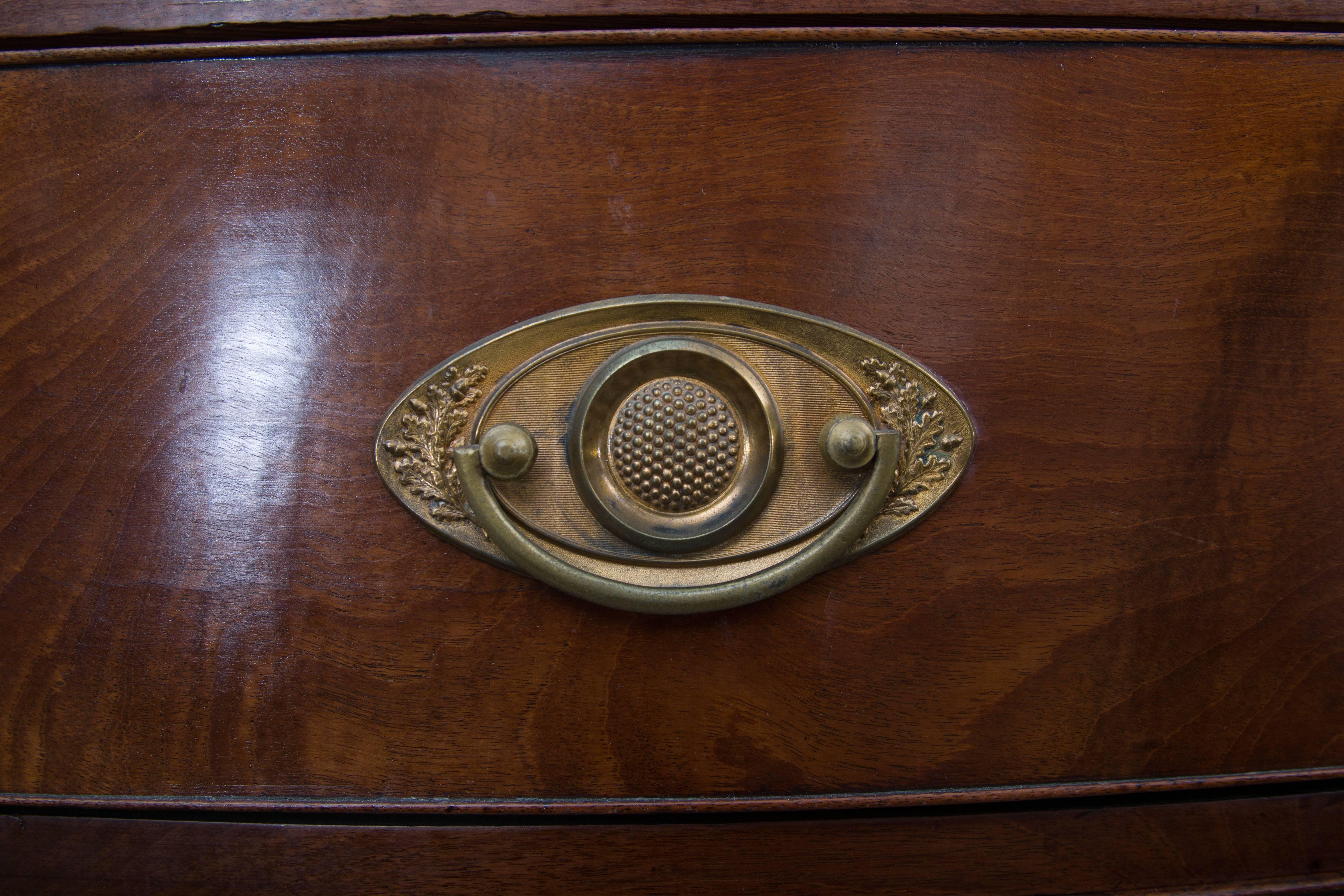 18th Century George III Mahogany Bowfront Chest on Chest In Good Condition In WEST PALM BEACH, FL