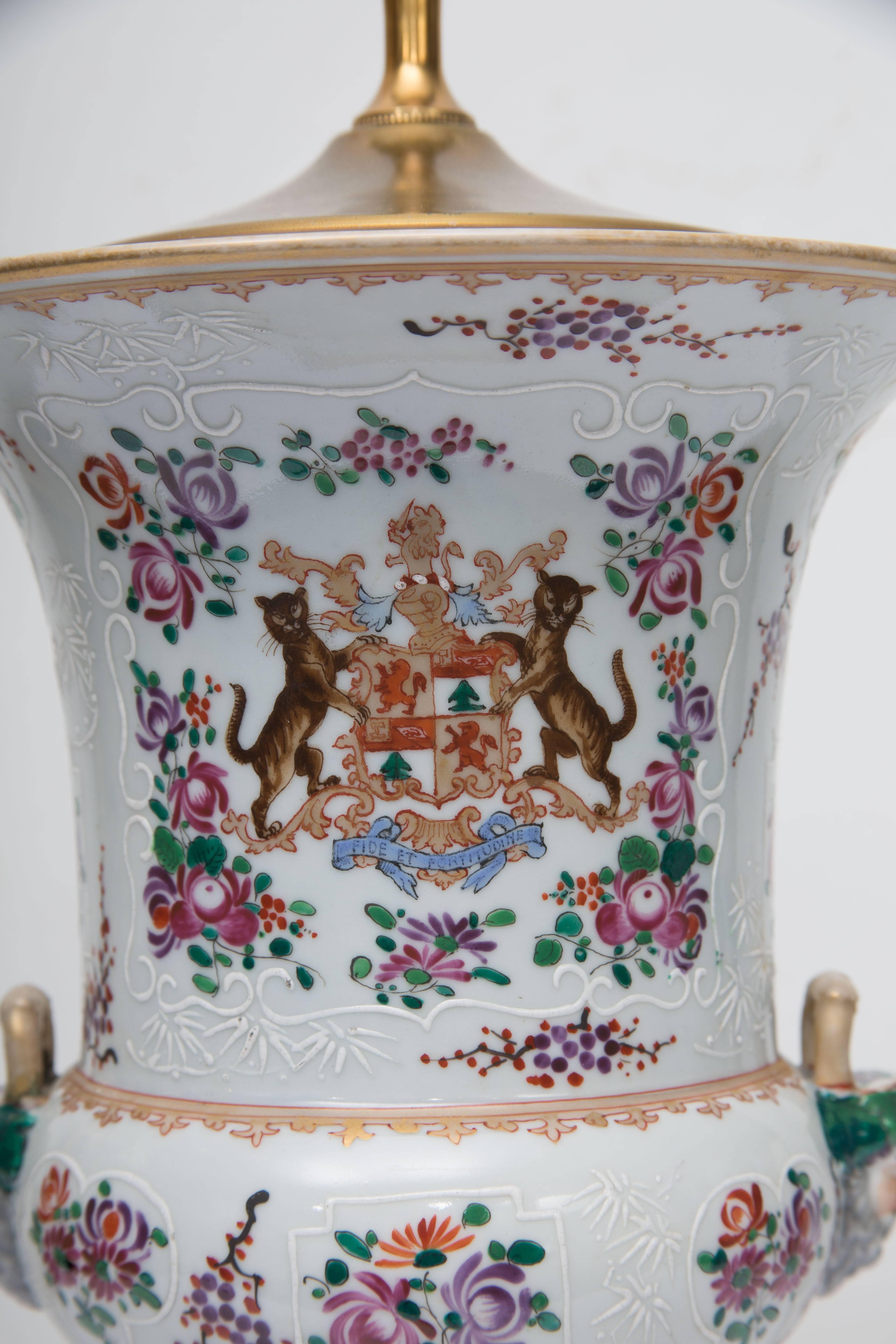 19th Century Sampson Armorial Porcelain Urn as Lamp In Good Condition For Sale In WEST PALM BEACH, FL