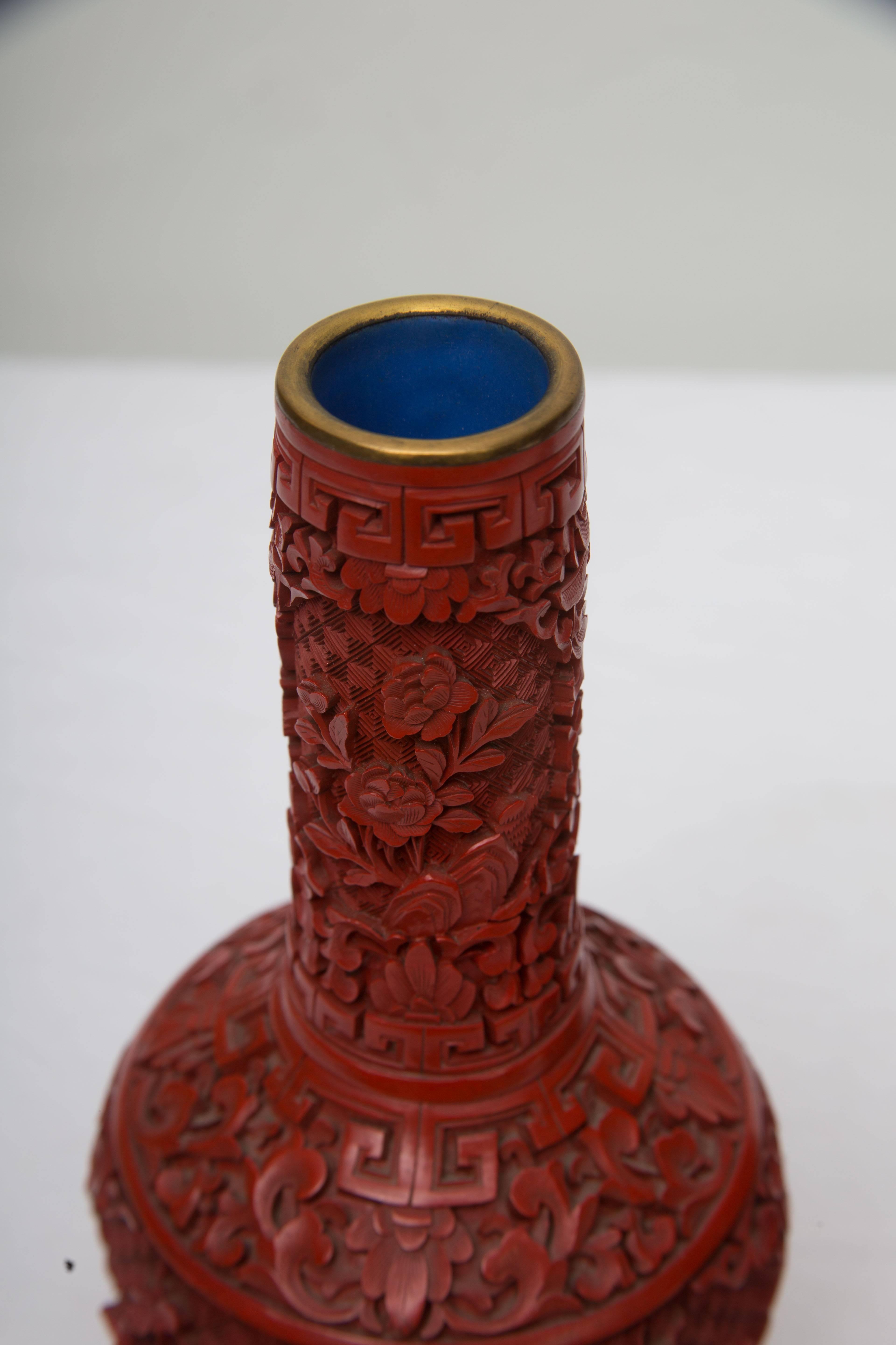 Pair of Chinese Red Cinnabar Lacquered Bottle Vases In Excellent Condition In WEST PALM BEACH, FL