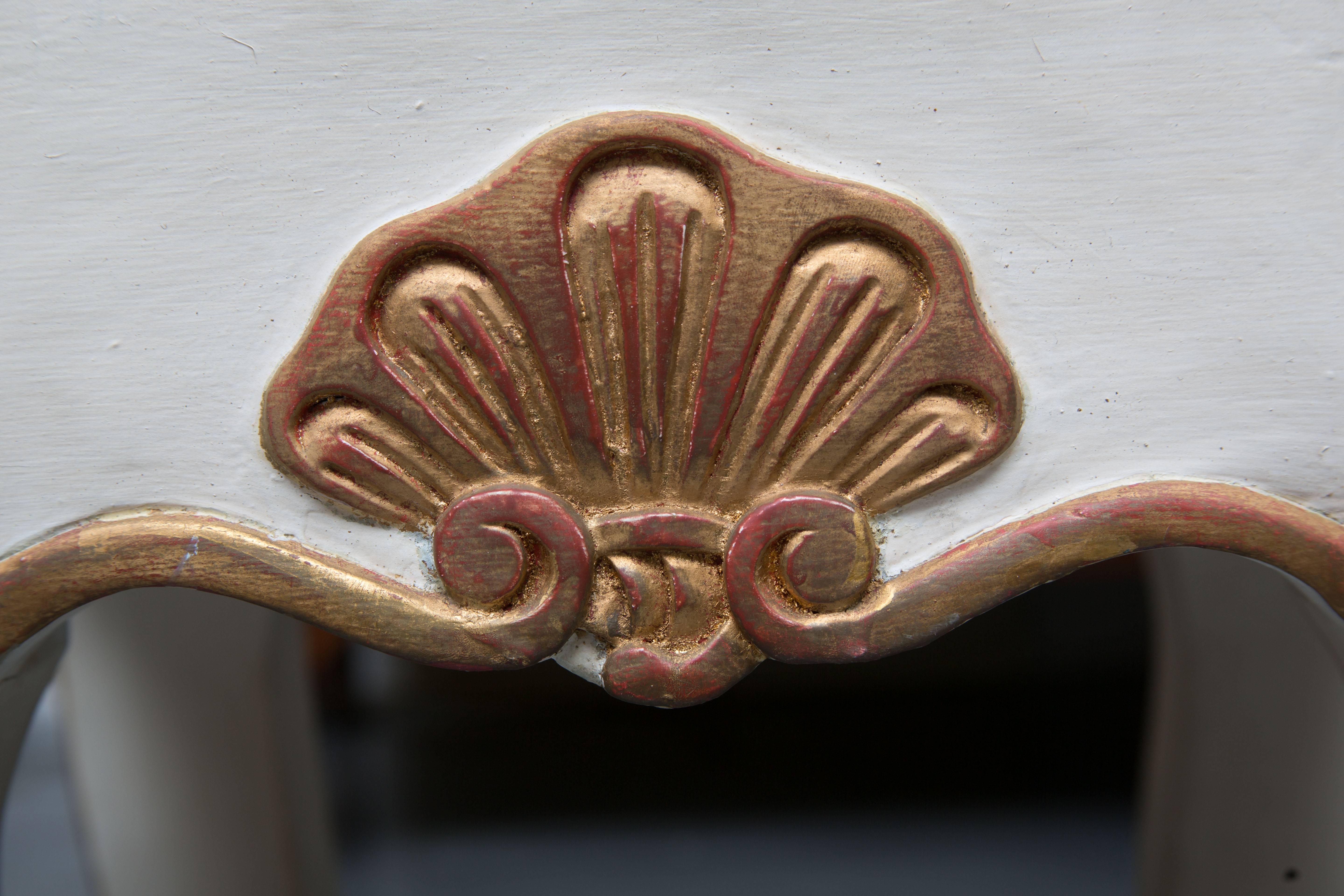 Pair of Stylized Custom Painted Parcel-Gilt Benches In Good Condition In WEST PALM BEACH, FL