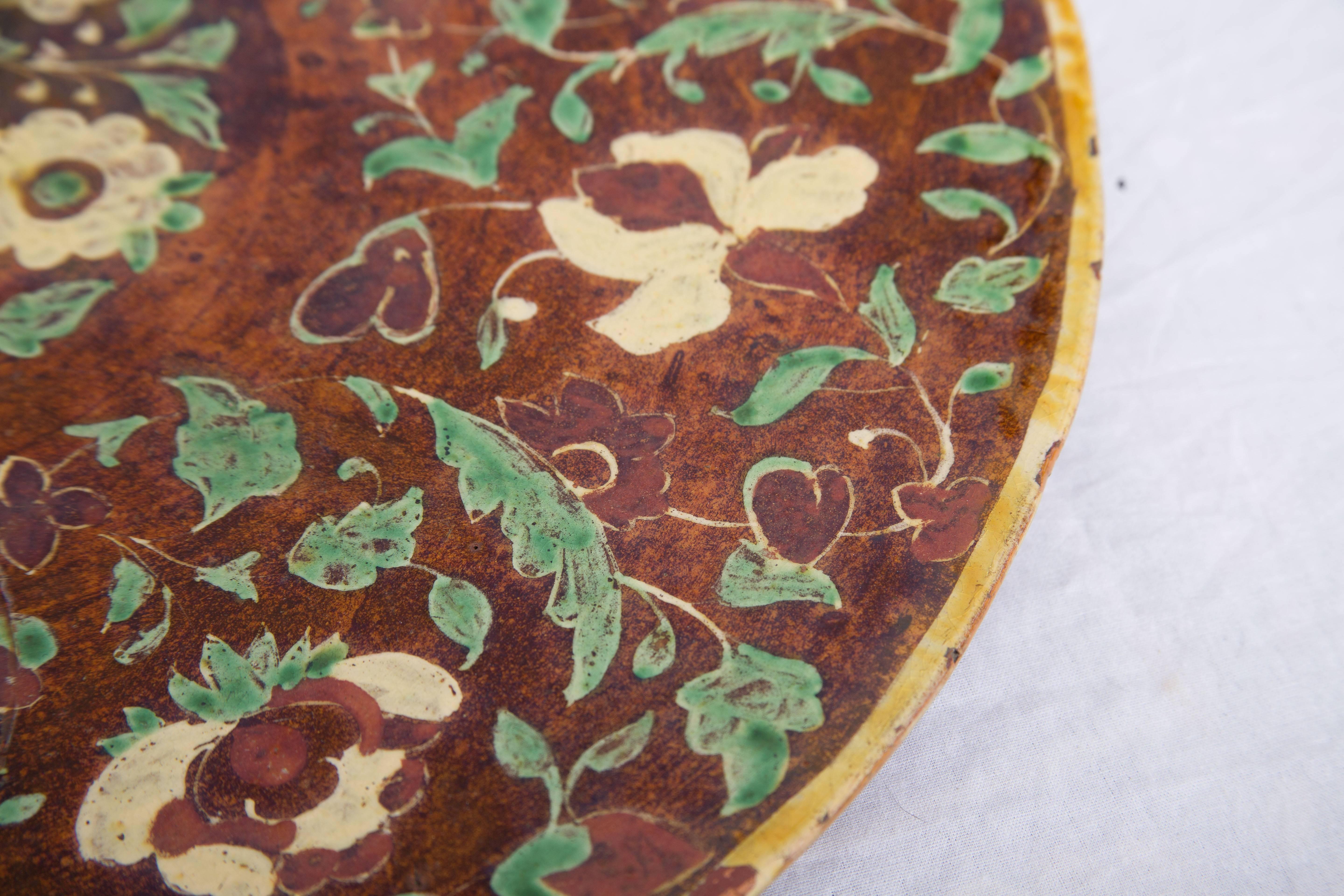 Italienische bemalte und glasierte Terrakotta-Platte, Italienisch im Zustand „Gut“ im Angebot in WEST PALM BEACH, FL