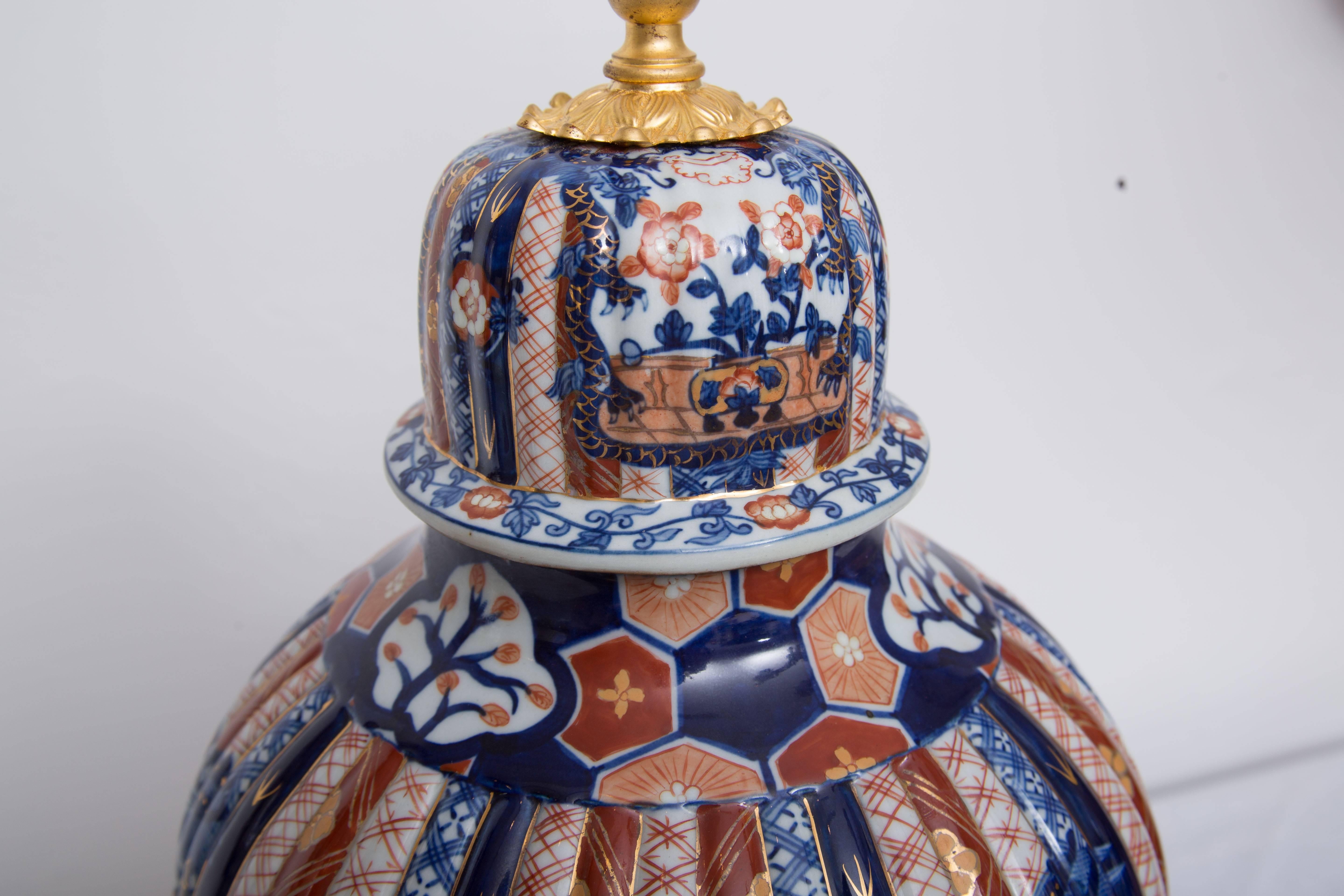 Imari Vase as Lamp with Giltwood Cap and Base In Excellent Condition In WEST PALM BEACH, FL