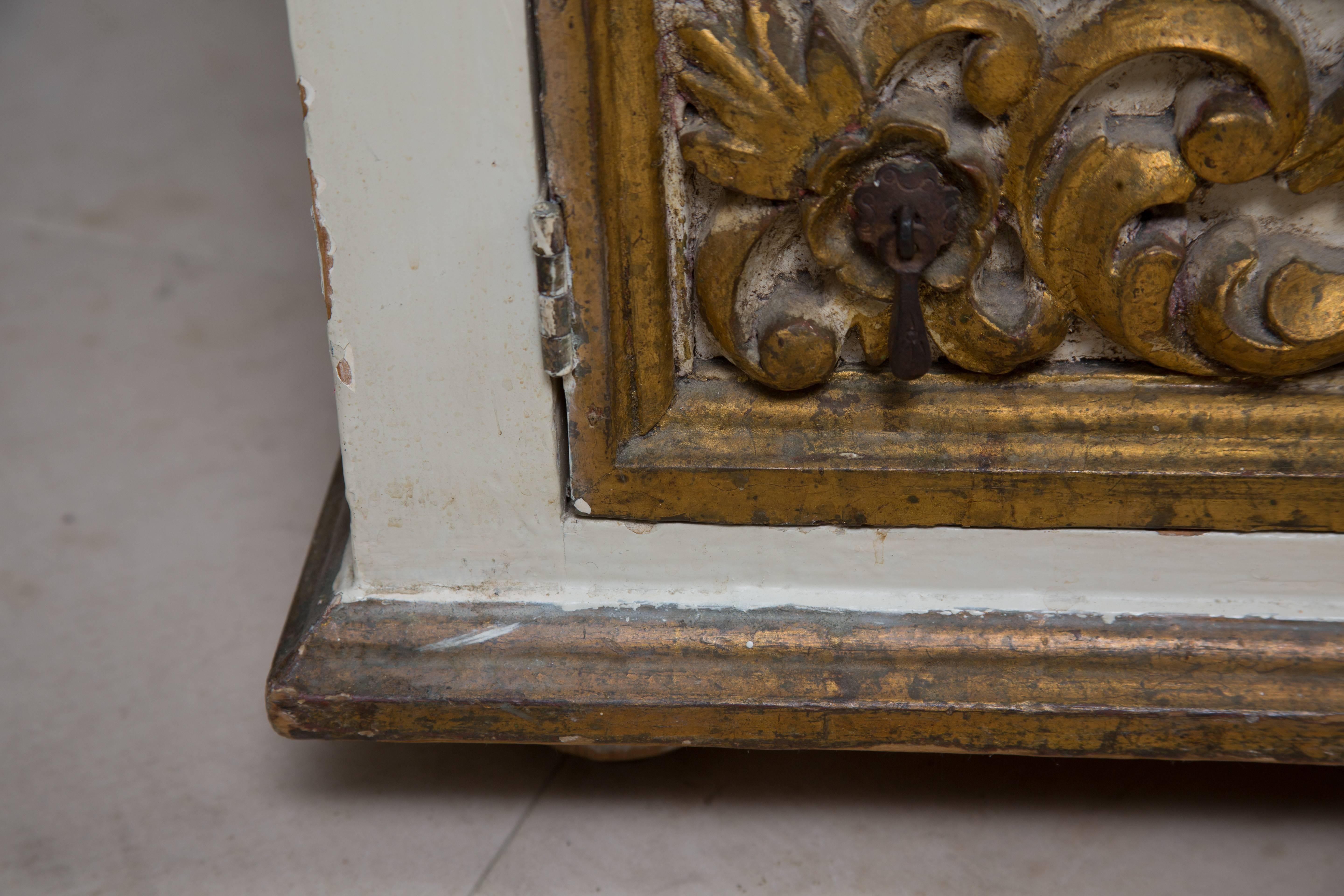 Pair of Italian White and Parcel-Gilt Chests 1