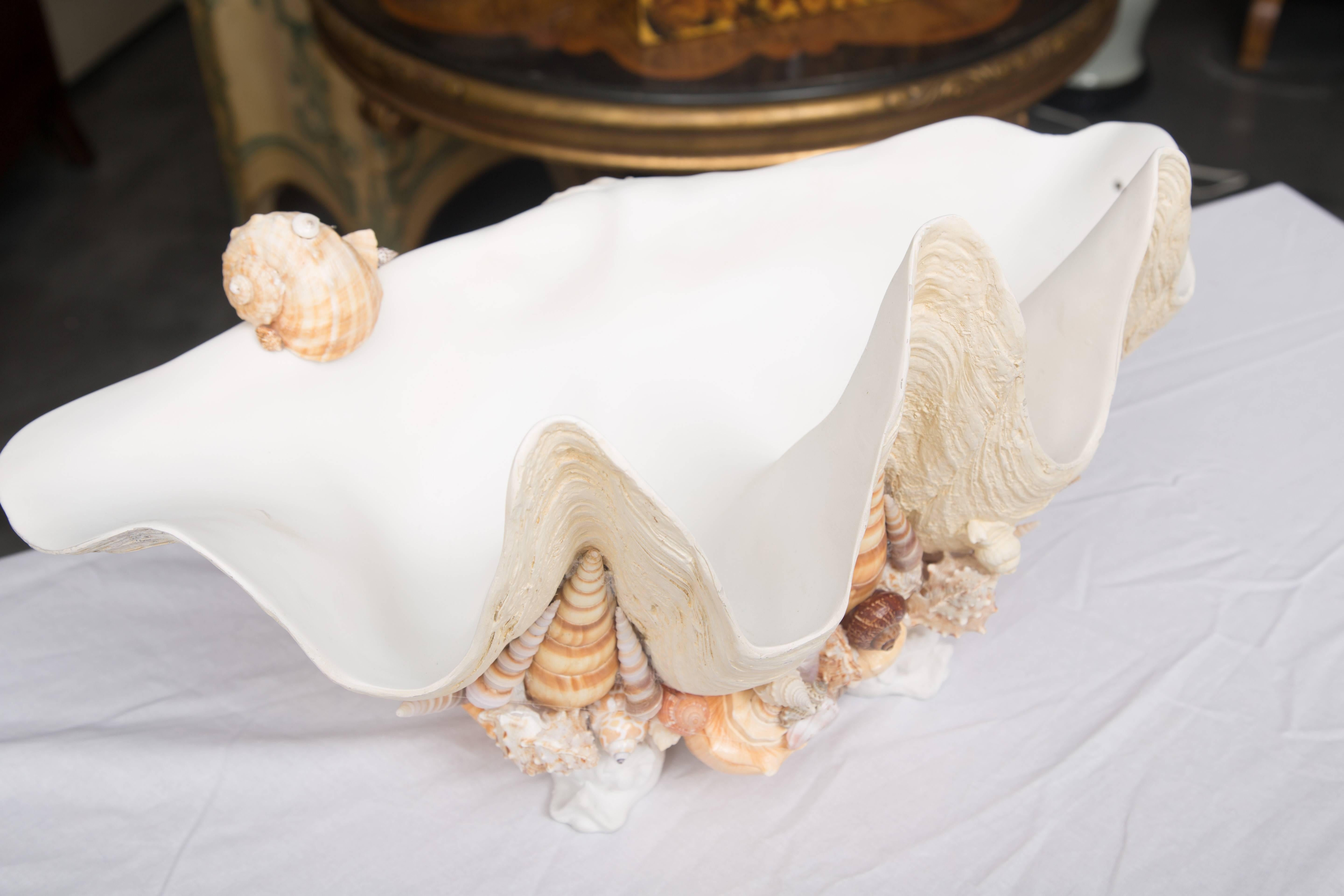 Other Decorative Shell Encrusted Composition Clam Shell with Natural Sea Shells