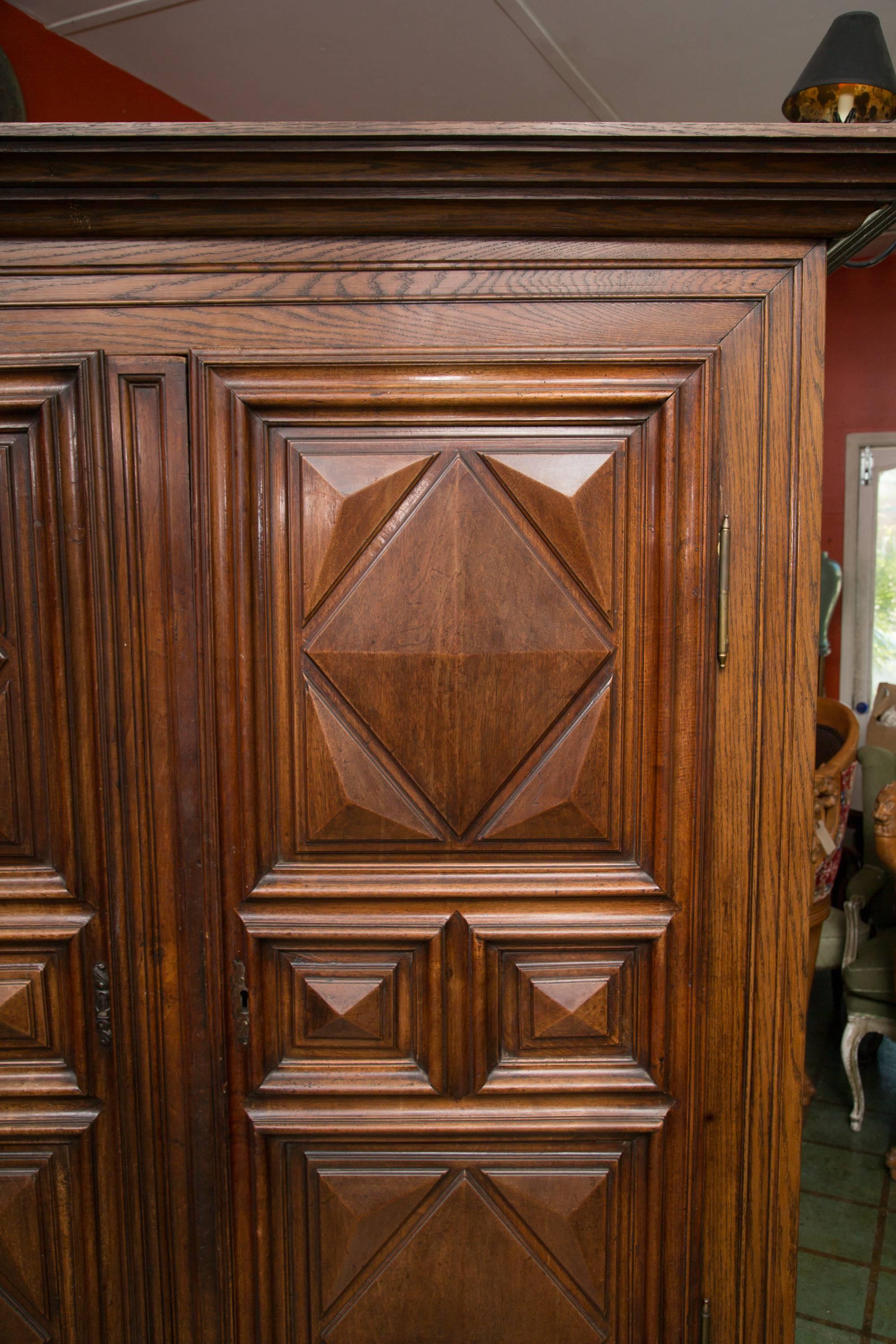 18th Century French Oak Armoire For Sale 1