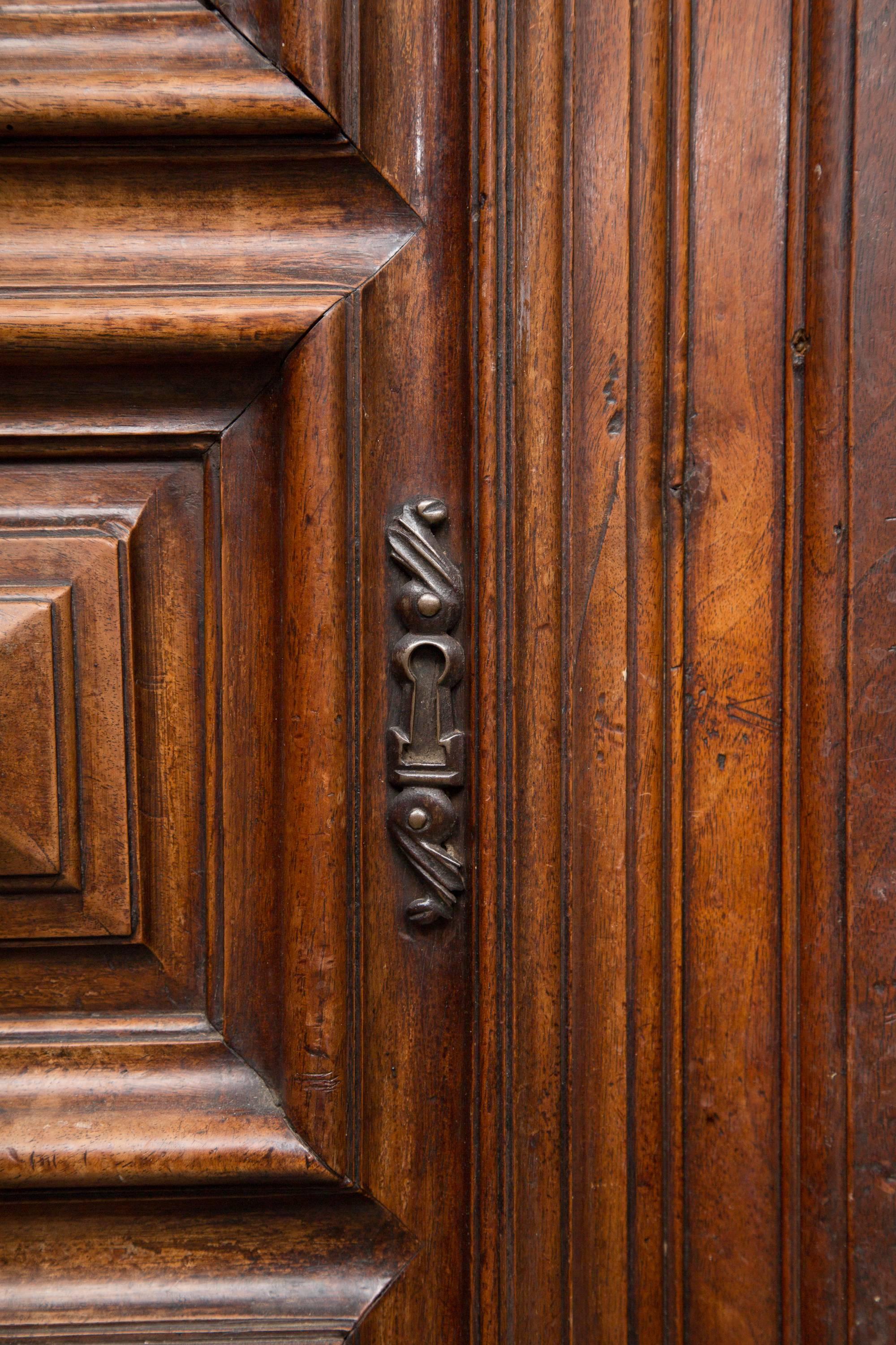 18th Century French Oak Armoire For Sale 3