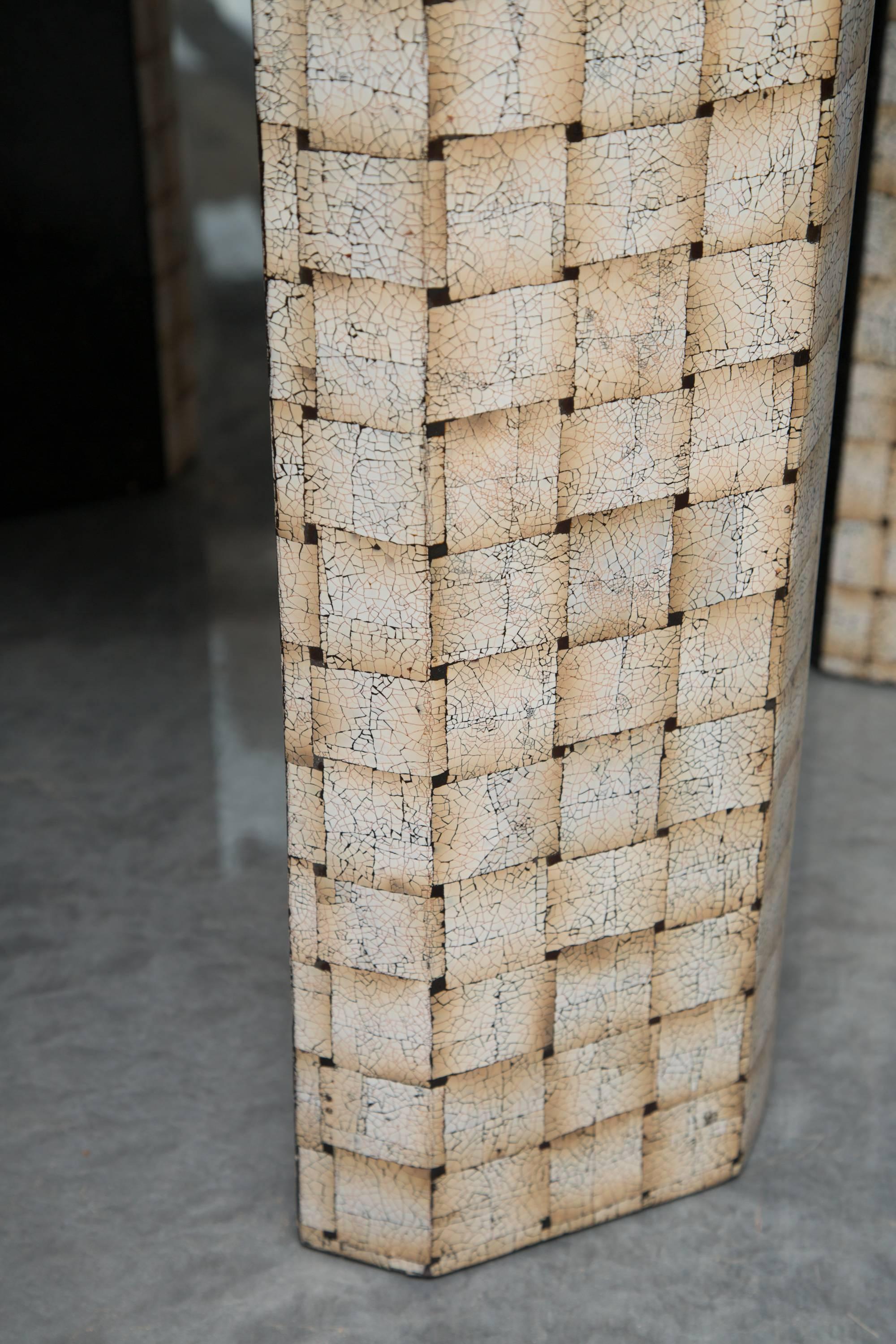 Unique Simulated Egg Shell Side Table In Good Condition In WEST PALM BEACH, FL
