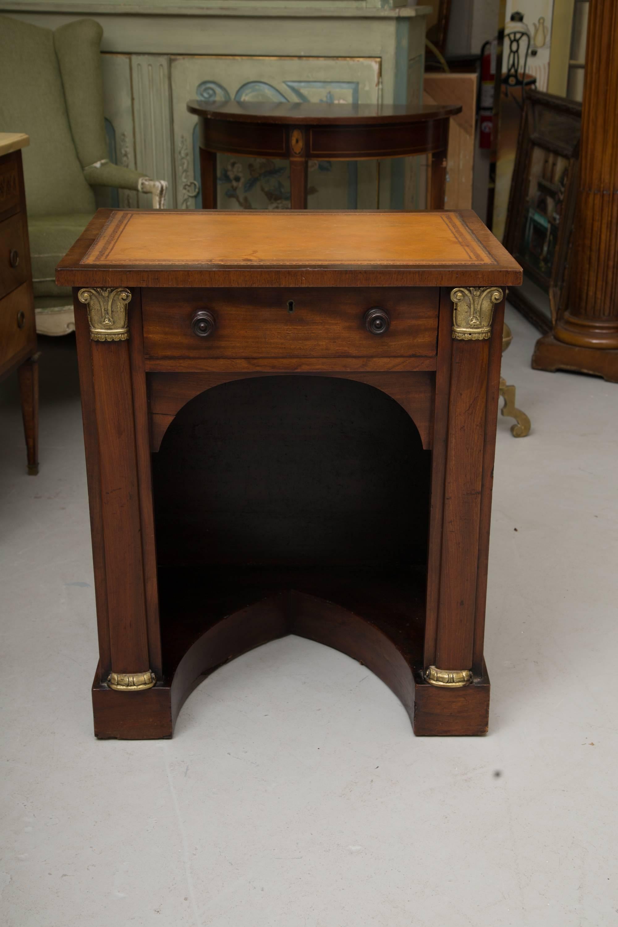 Kniehocker-Schreibtisch aus Mahagoni des 19. Jahrhunderts im Angebot 1