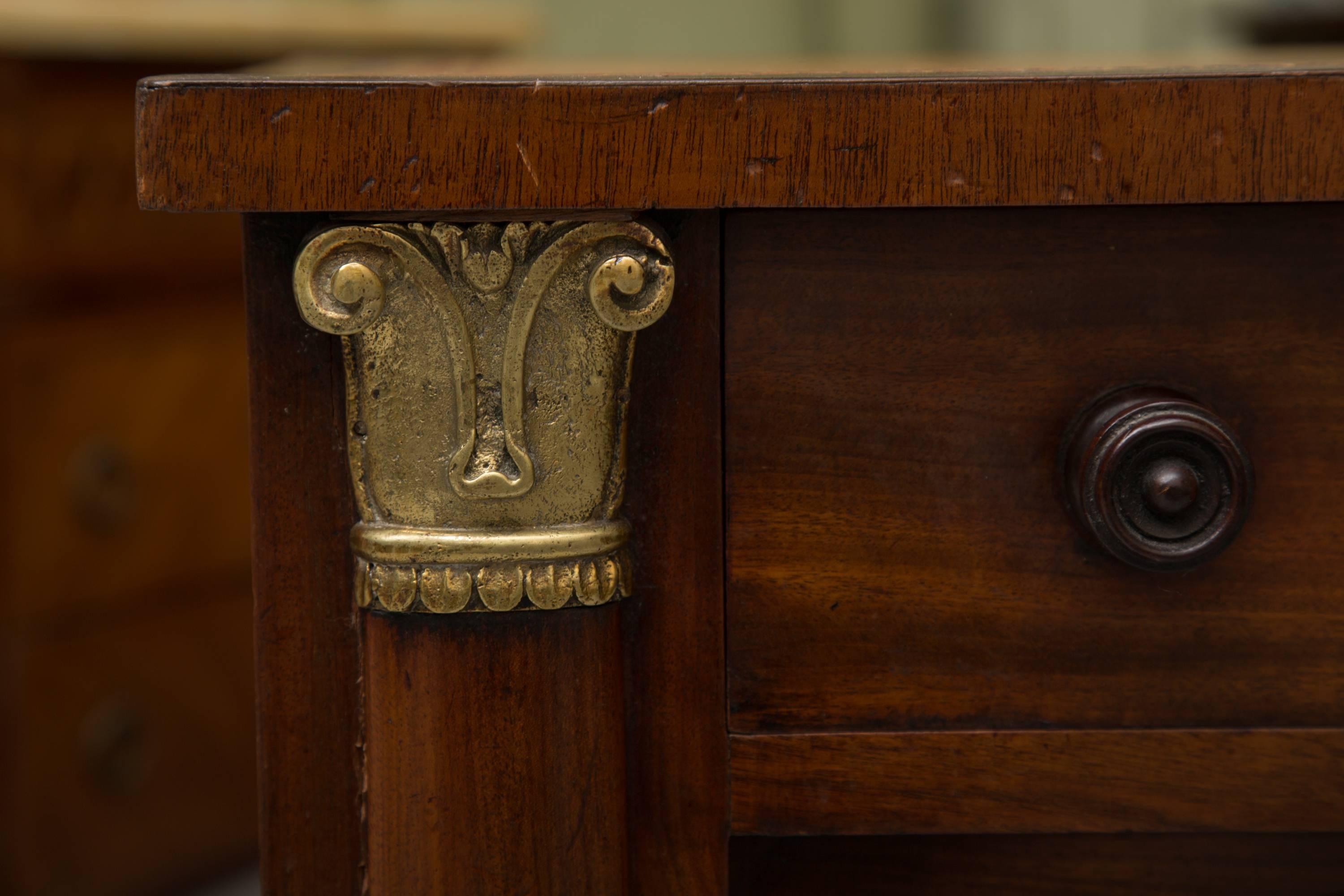 English 19th Century Mahogany Knee Hole Desk For Sale