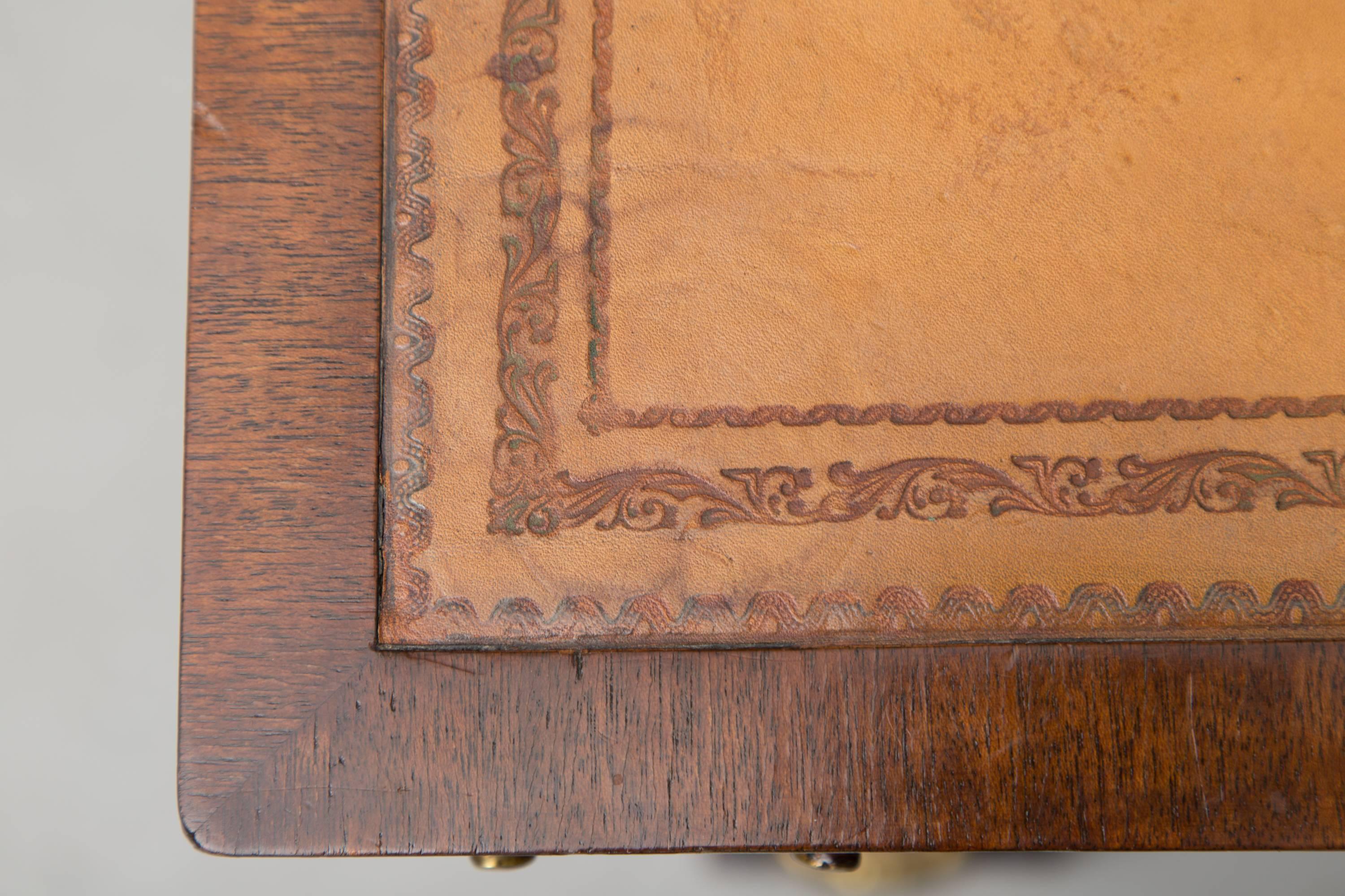 19th Century Mahogany Knee Hole Desk In Good Condition For Sale In WEST PALM BEACH, FL