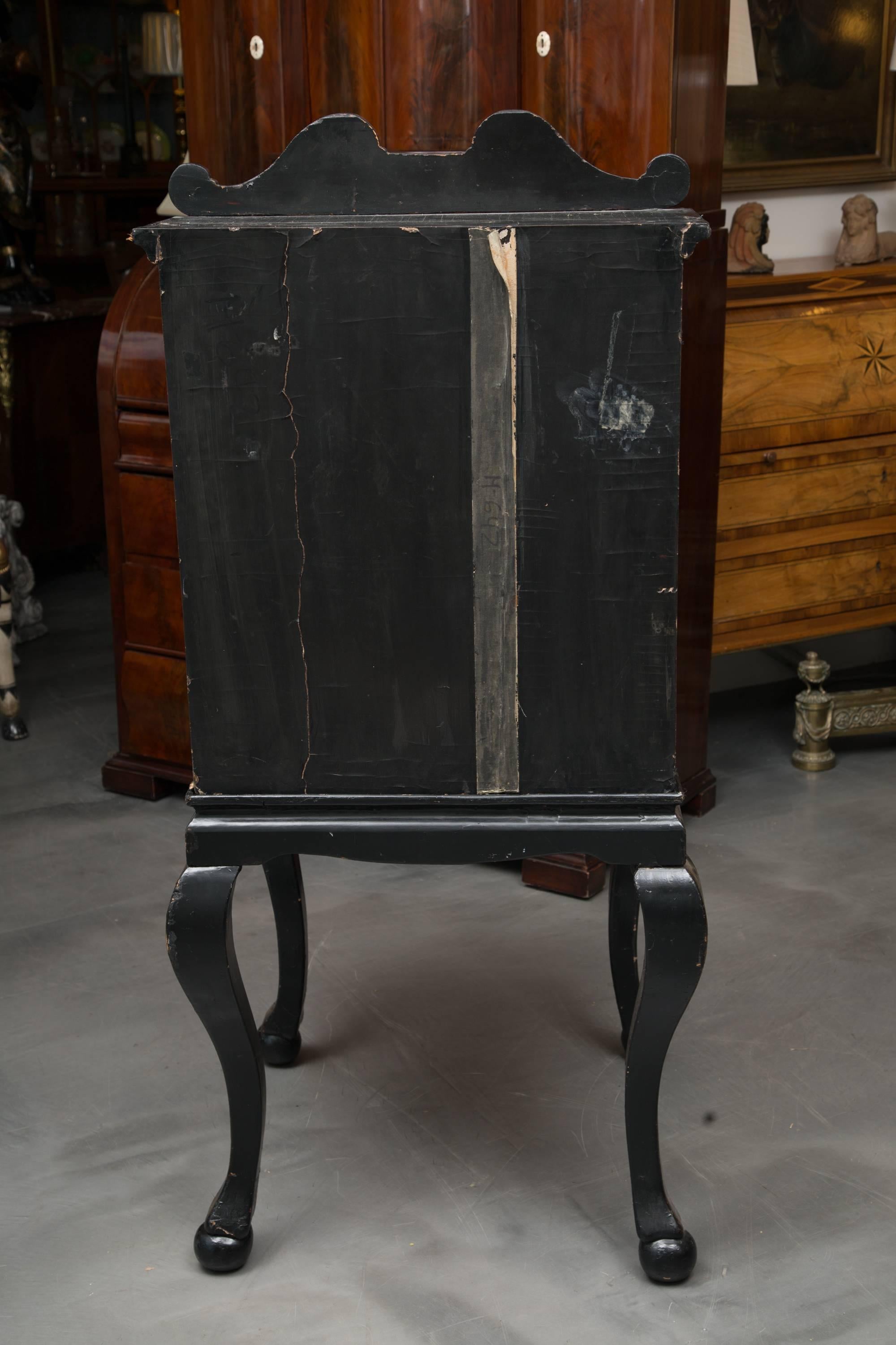 Gilt 19th Century English Queen Anne Chinoiserie Chest on Stand For Sale